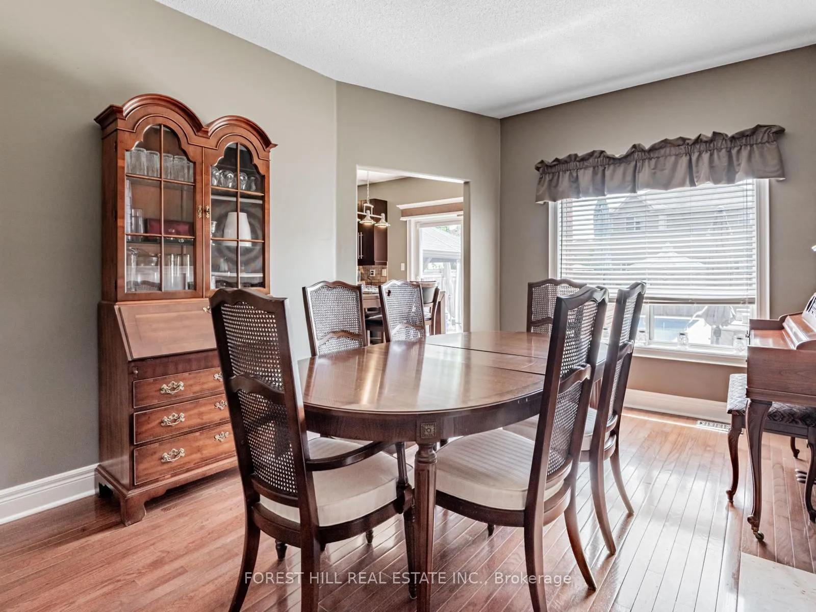 Photo 9 of 33 Connaught Lane, Barrie, Innis-Shore — HOMEH