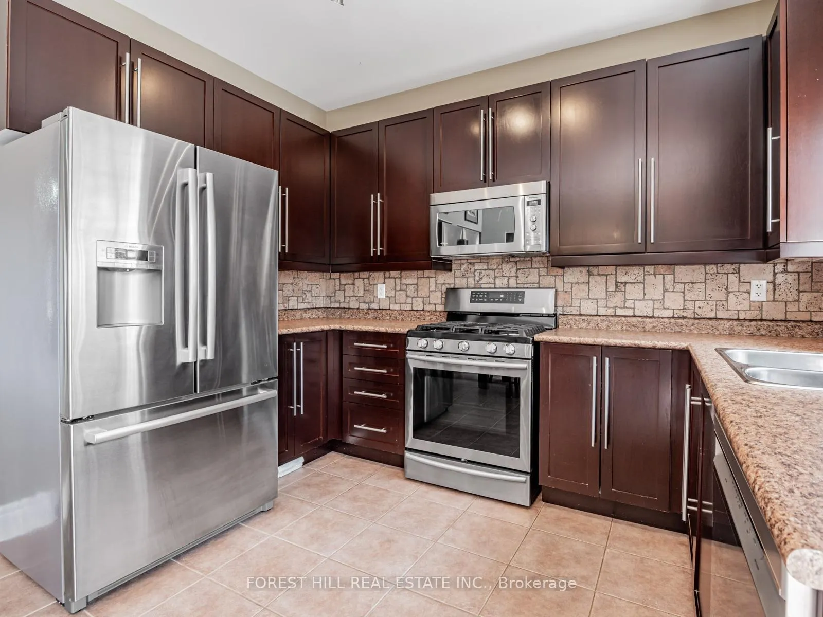 Photo 12 of 33 Connaught Lane, Barrie, Innis-Shore — HOMEH