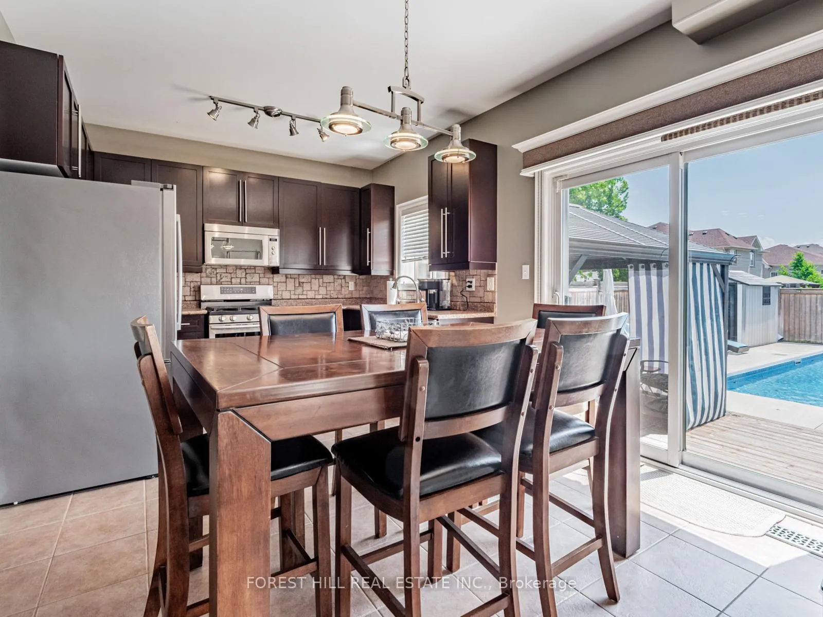 Photo 15 of 33 Connaught Lane, Barrie, Innis-Shore — HOMEH