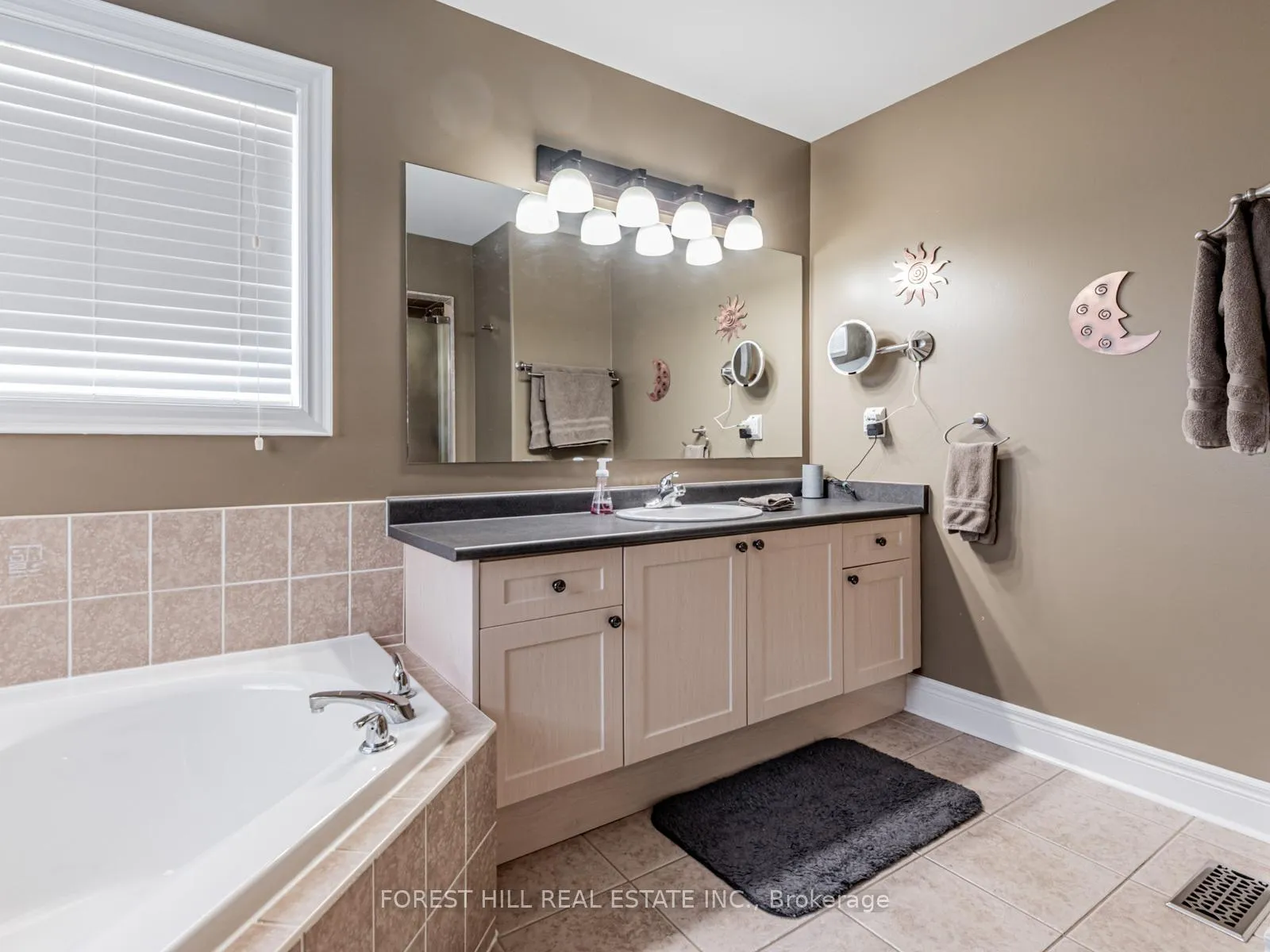 Photo 18 of 33 Connaught Lane, Barrie, Innis-Shore — HOMEH