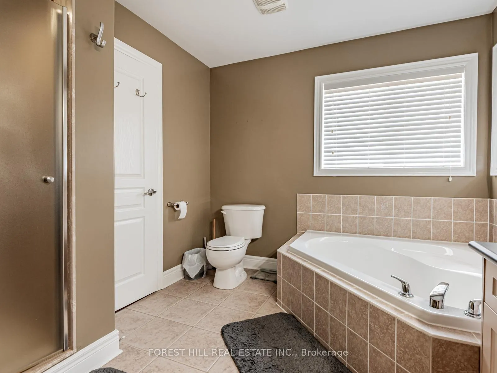 Photo 19 of 33 Connaught Lane, Barrie, Innis-Shore — HOMEH
