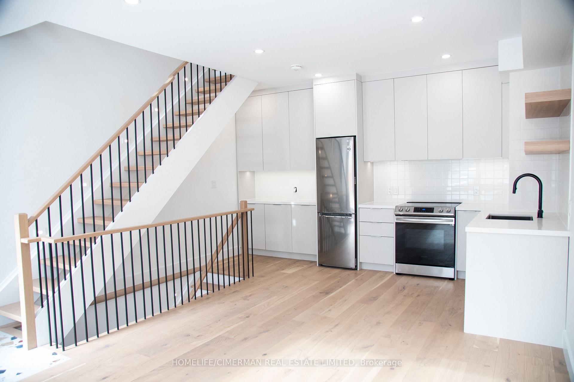 Photo 2 of Unit B, 15 Whitaker Avenue, Toronto, Niagara — HOMEH