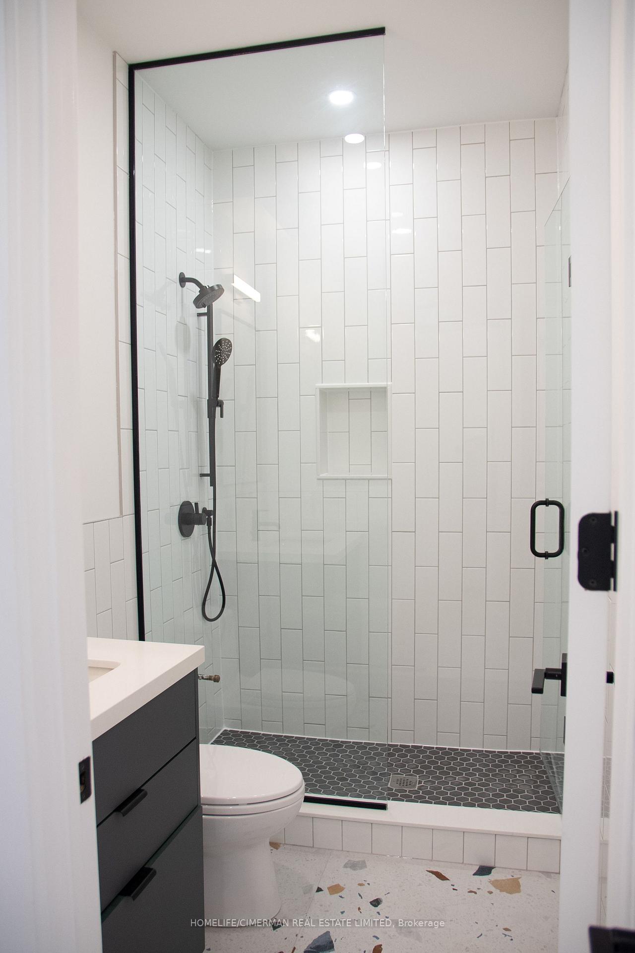Photo 9 of Unit B, 15 Whitaker Avenue, Toronto, Niagara — HOMEH