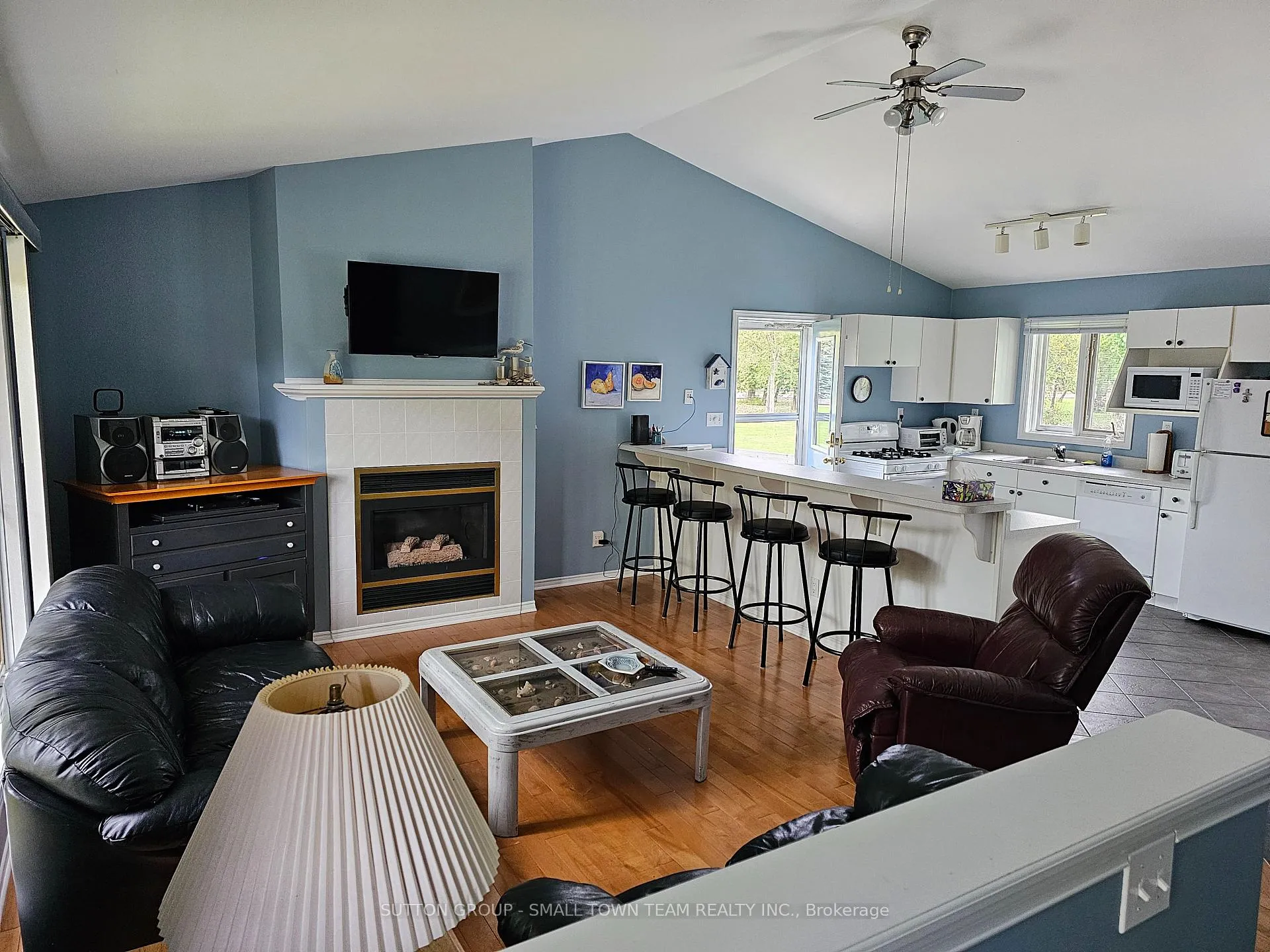 Photo 16 of 33915 Ridgeway Road, Bluewater, Hay — HOMEH