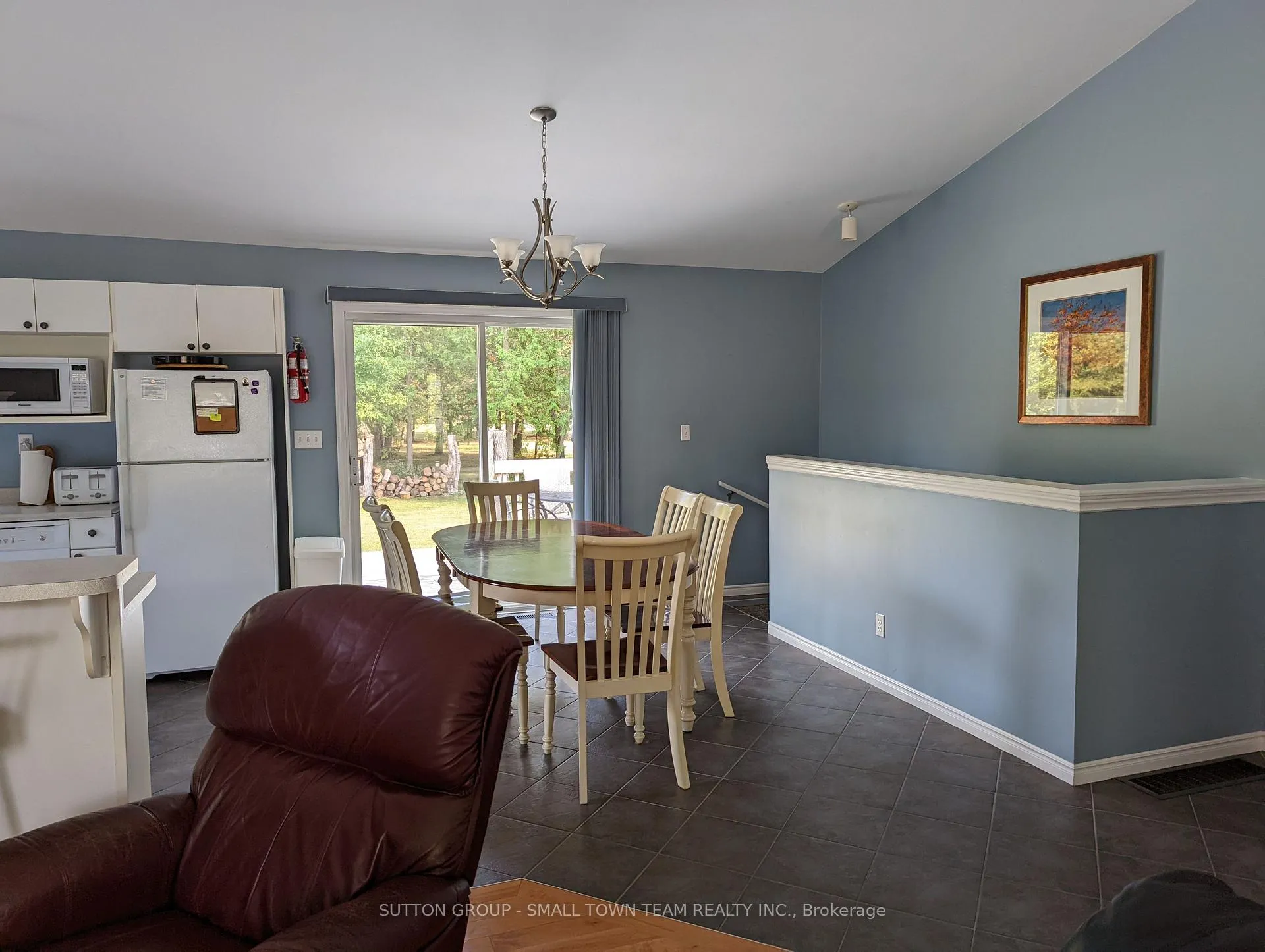 Photo 18 of 33915 Ridgeway Road, Bluewater, Hay — HOMEH