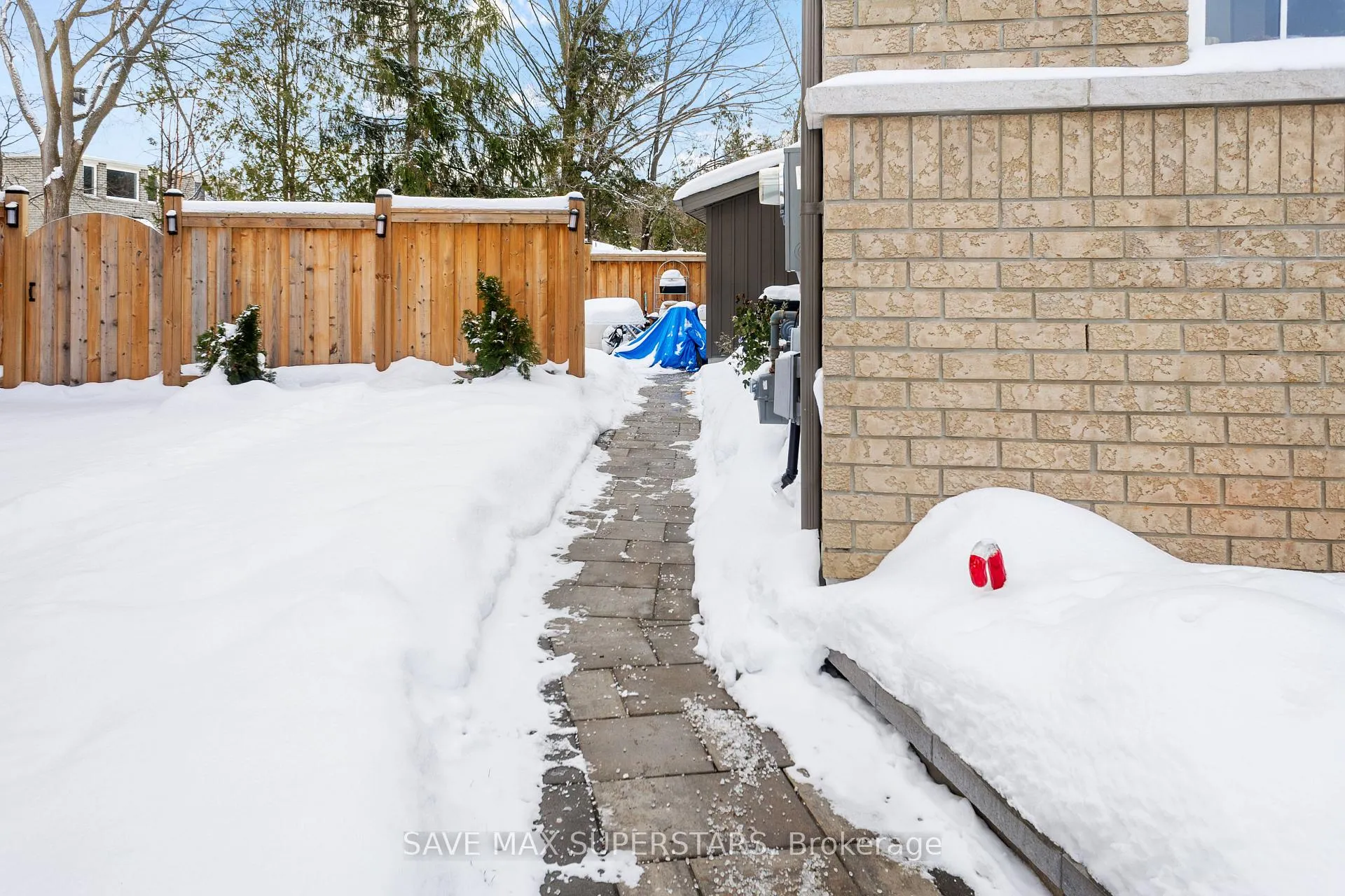 Photo 20 of 30 Westminster Circle, Barrie, Innis-Shore — HOMEH