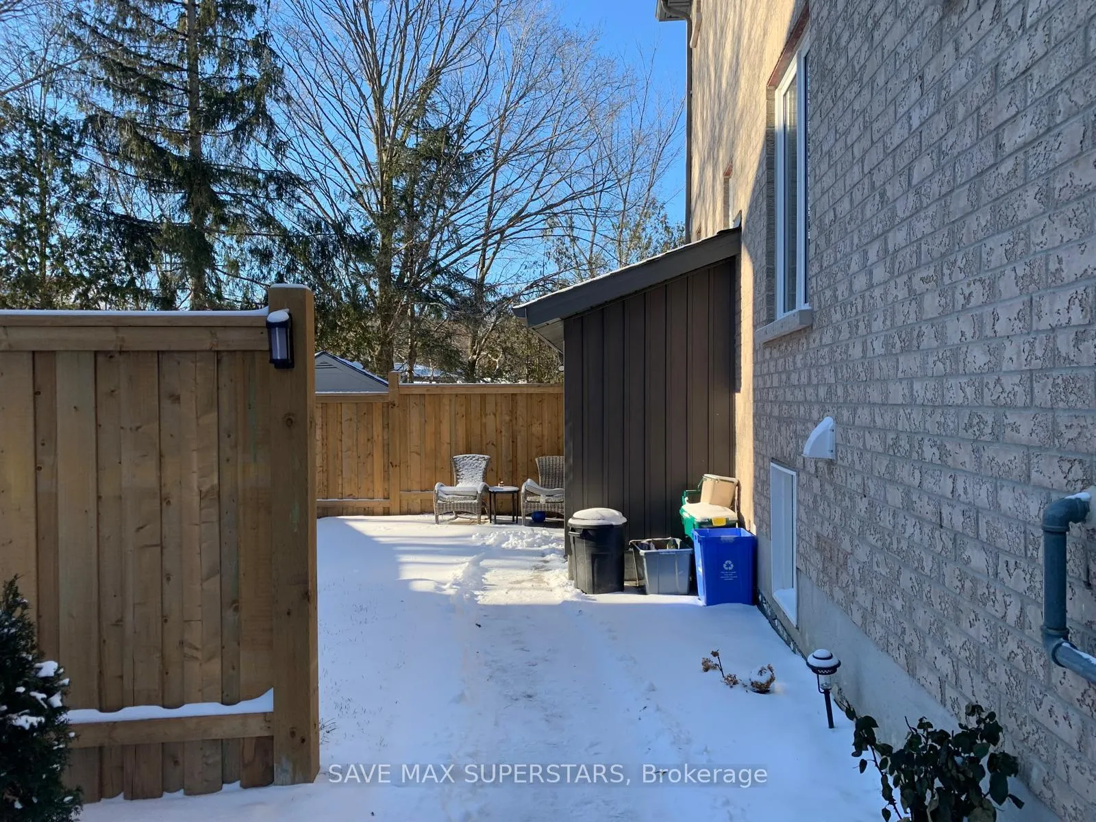 Photo 21 of 30 Westminster Circle, Barrie, Innis-Shore — HOMEH