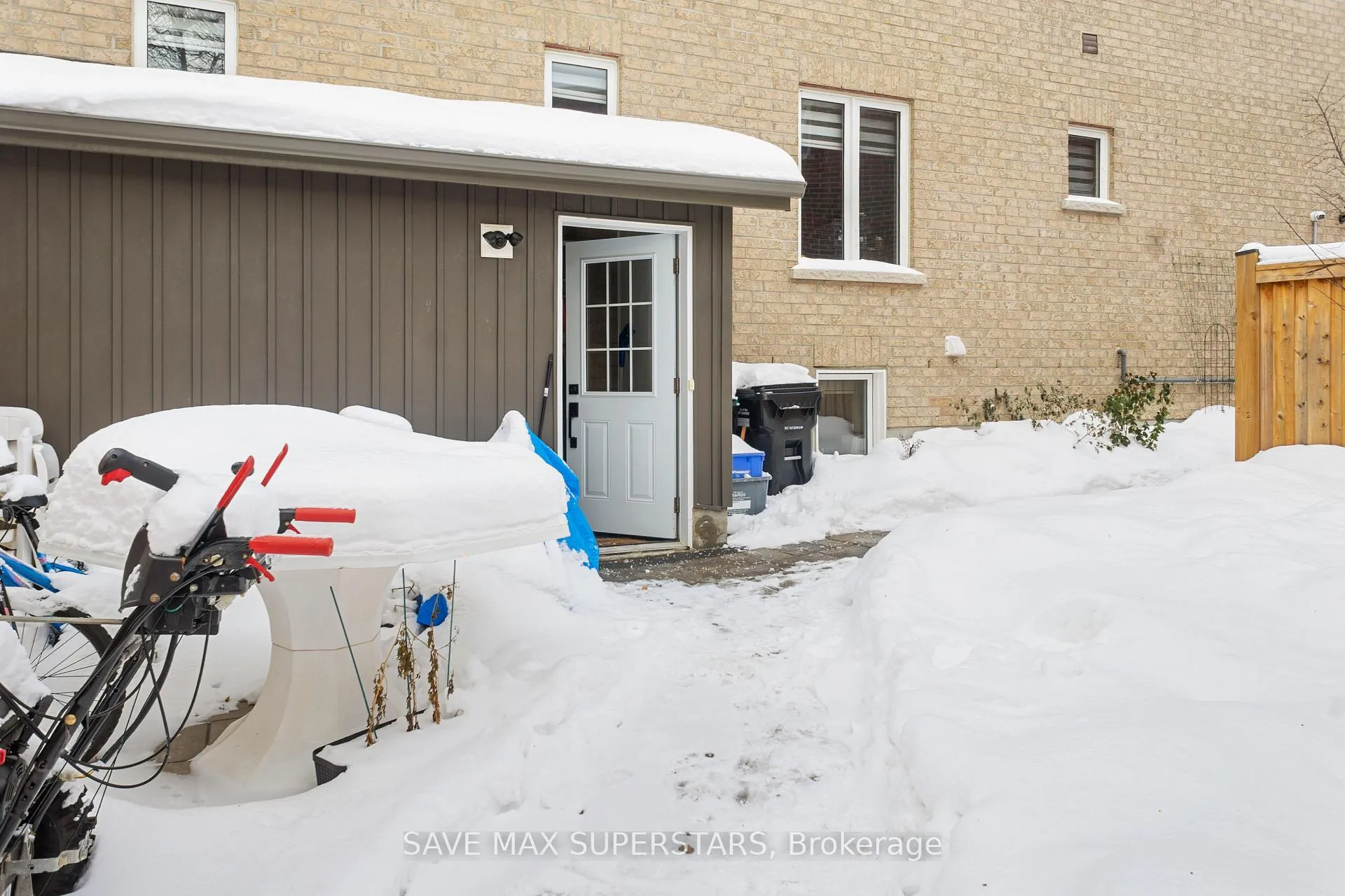 Photo 29 of 30 Westminster Circle, Barrie, Innis-Shore — HOMEH