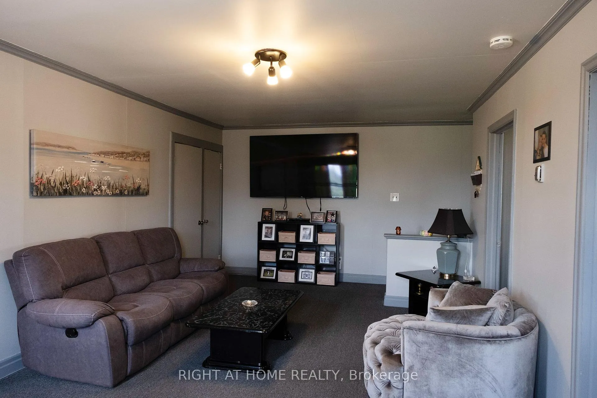 Photo 3 of 229 Elgin Street W, Arnprior — HOMEH
