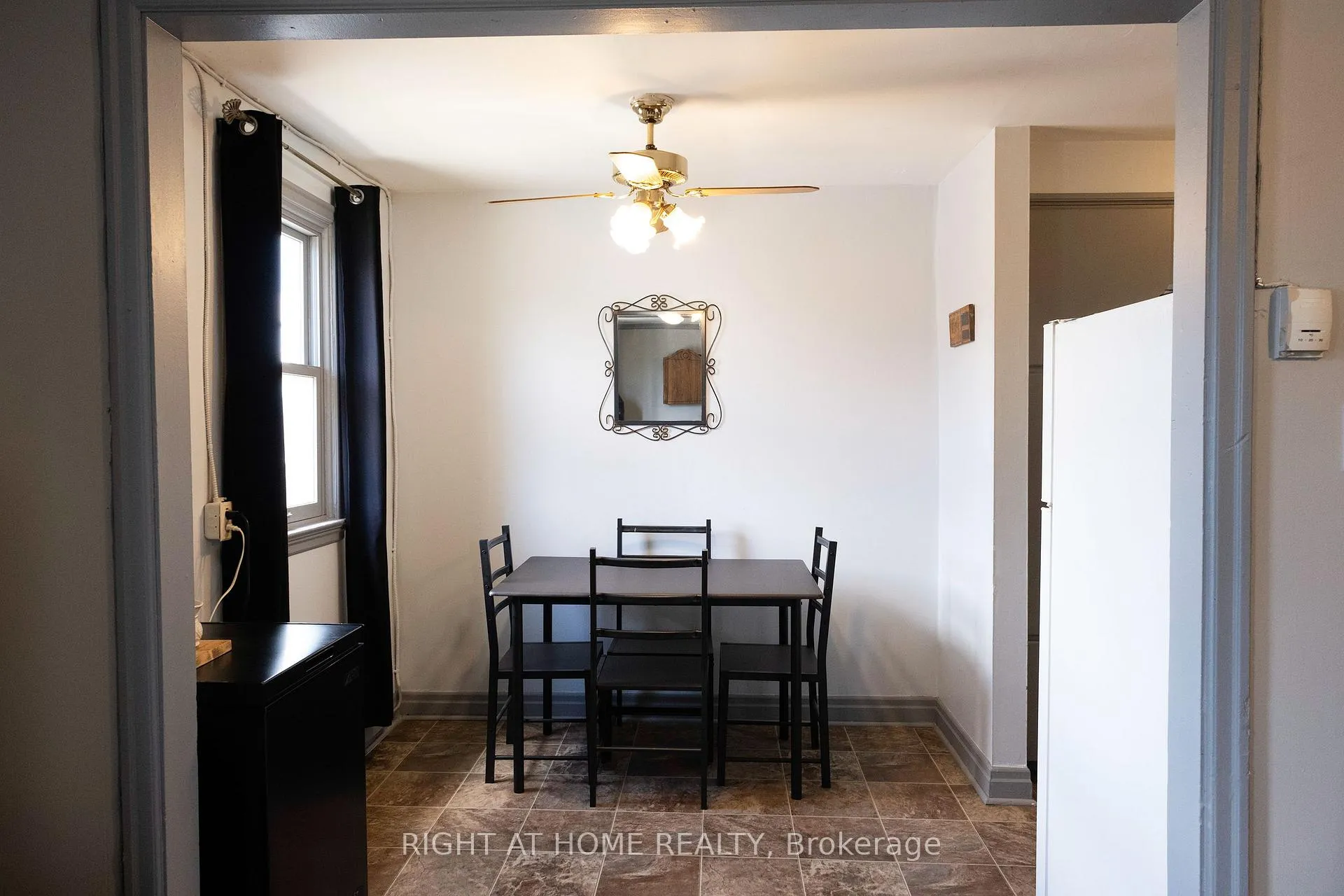 Photo 4 of 229 Elgin Street W, Arnprior — HOMEH