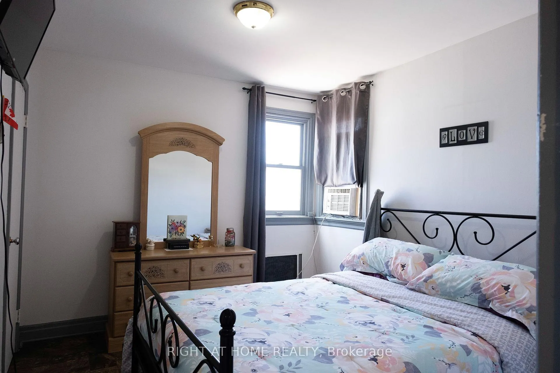 Photo 7 of 229 Elgin Street W, Arnprior — HOMEH