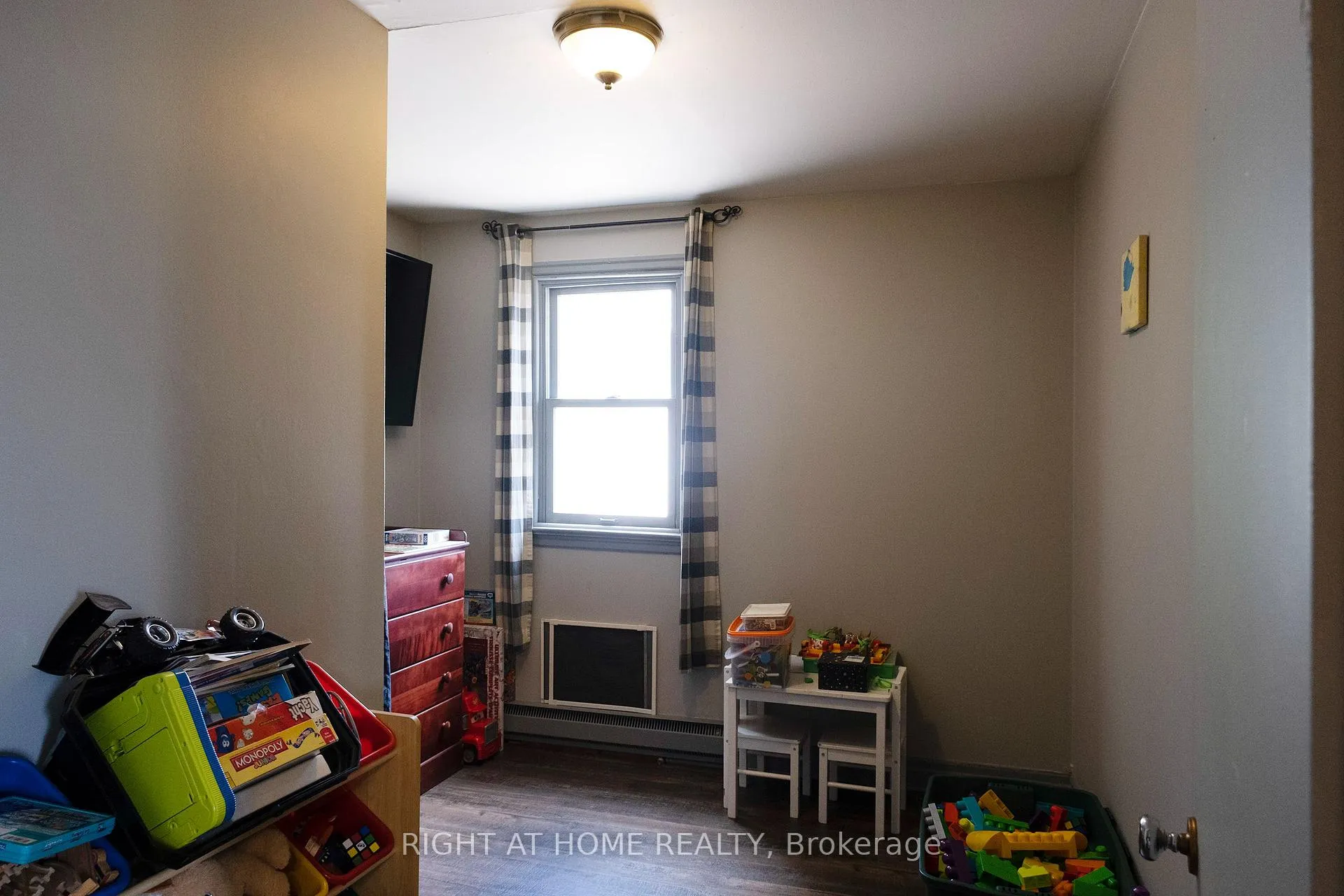 Photo 8 of 229 Elgin Street W, Arnprior — HOMEH
