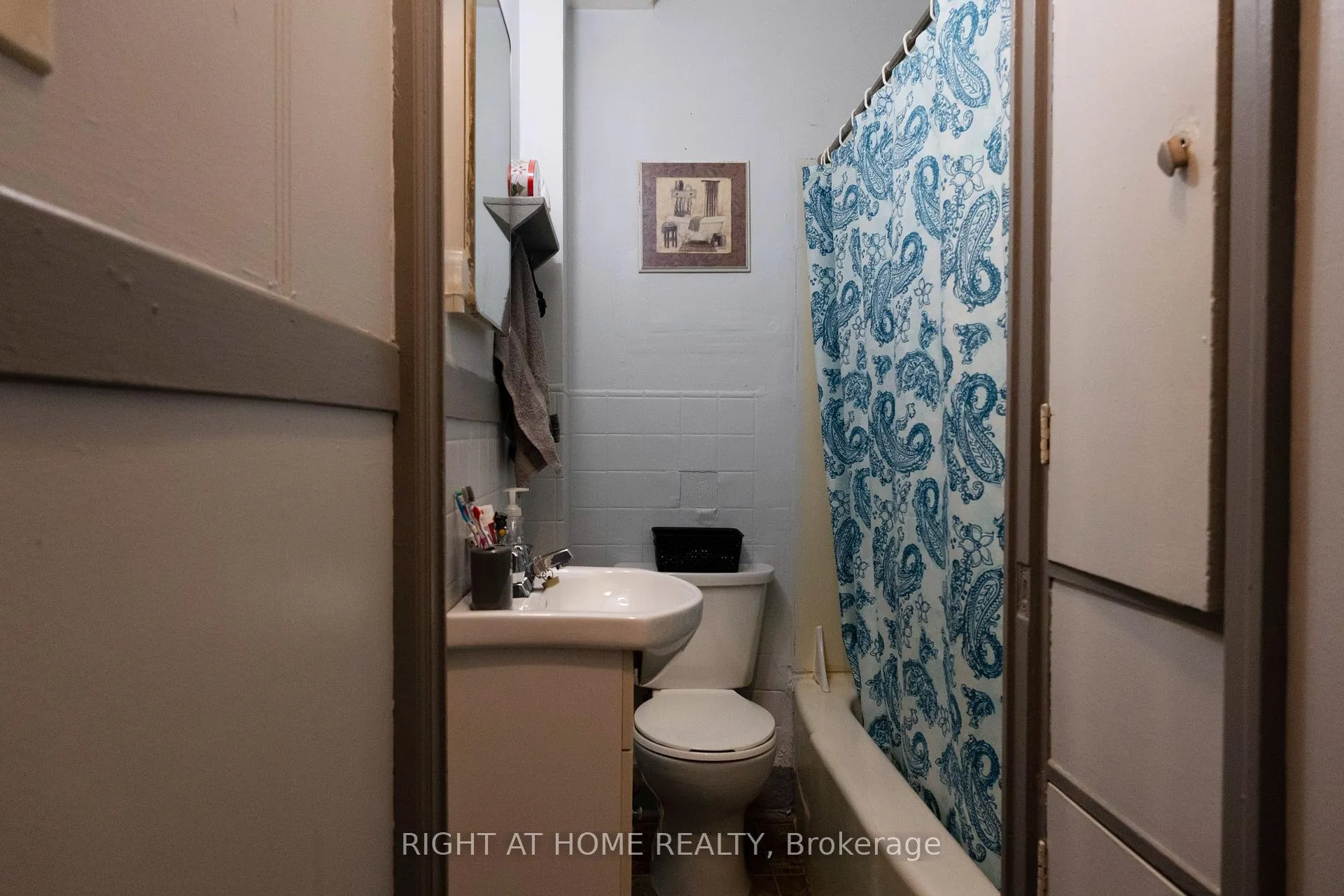 Photo 9 of 229 Elgin Street W, Arnprior — HOMEH