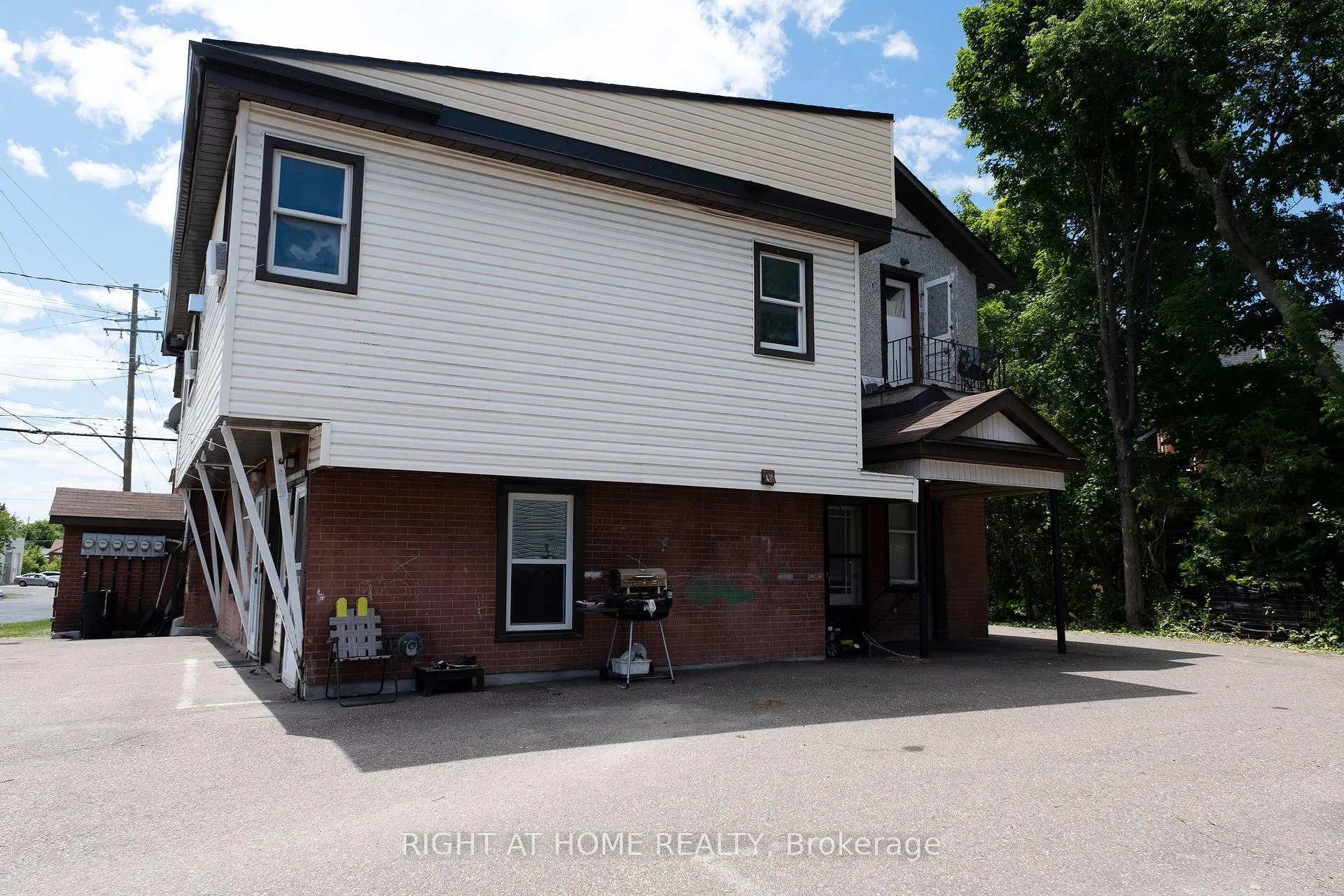 Photo 11 of 229 Elgin Street W, Arnprior — HOMEH
