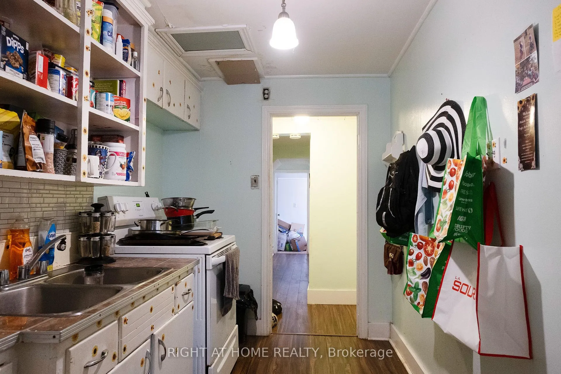 Photo 16 of 229 Elgin Street W, Arnprior — HOMEH