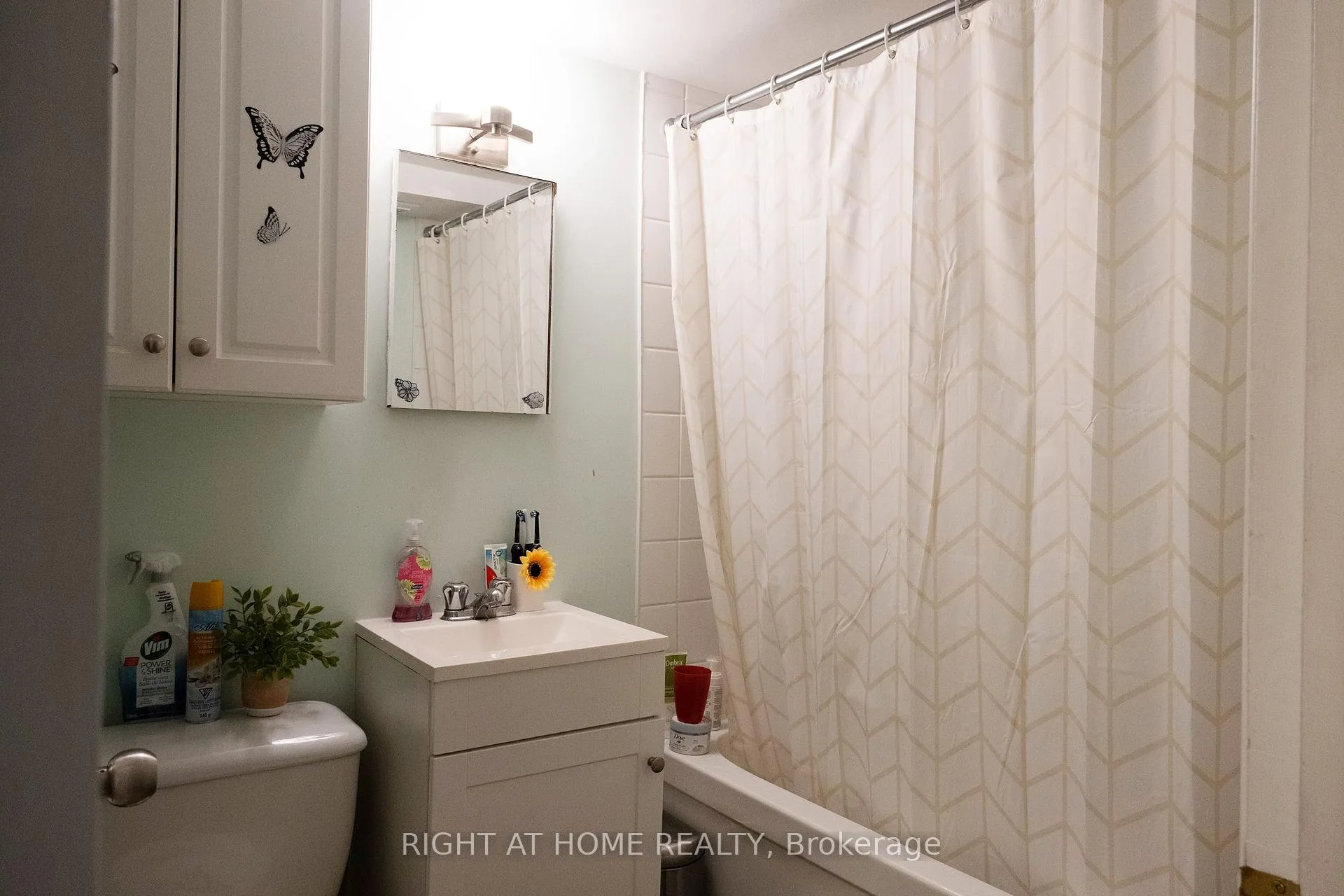 Photo 17 of 229 Elgin Street W, Arnprior — HOMEH