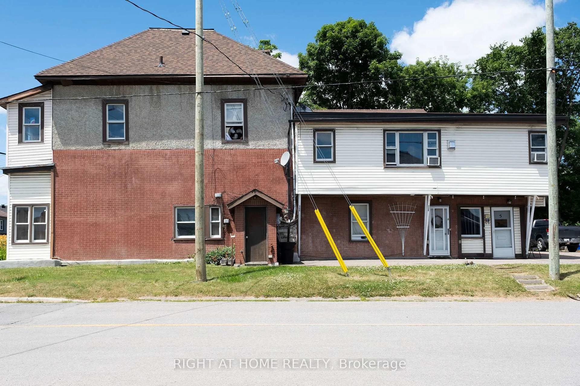 Photo 21 of 229 Elgin Street W, Arnprior — HOMEH