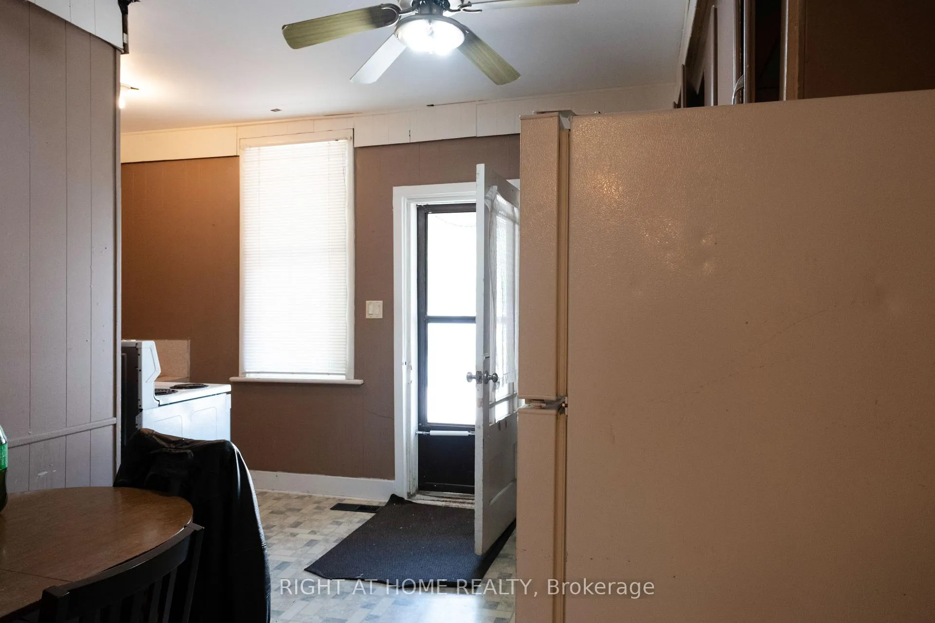 Photo 24 of 229 Elgin Street W, Arnprior — HOMEH
