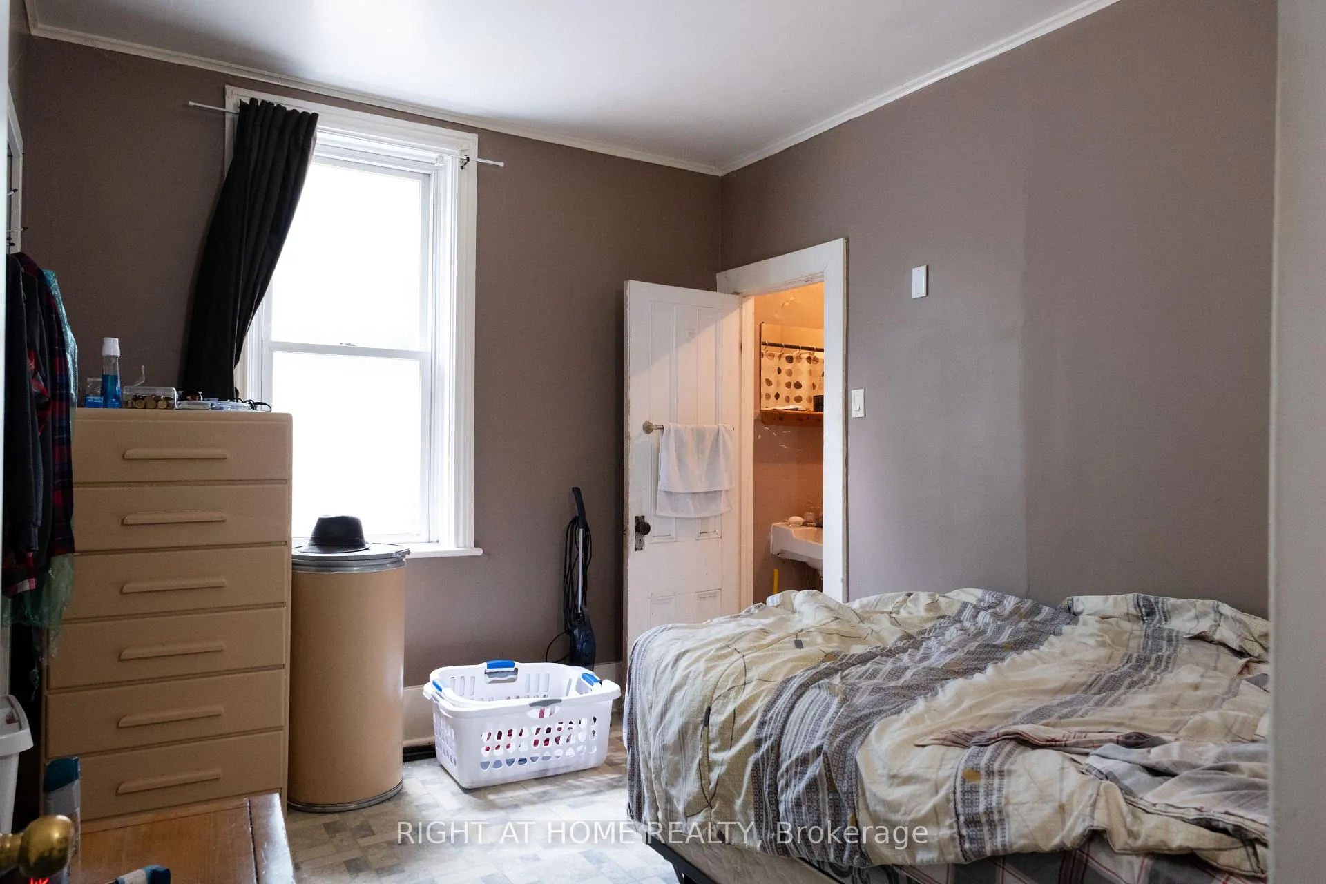 Photo 27 of 229 Elgin Street W, Arnprior — HOMEH