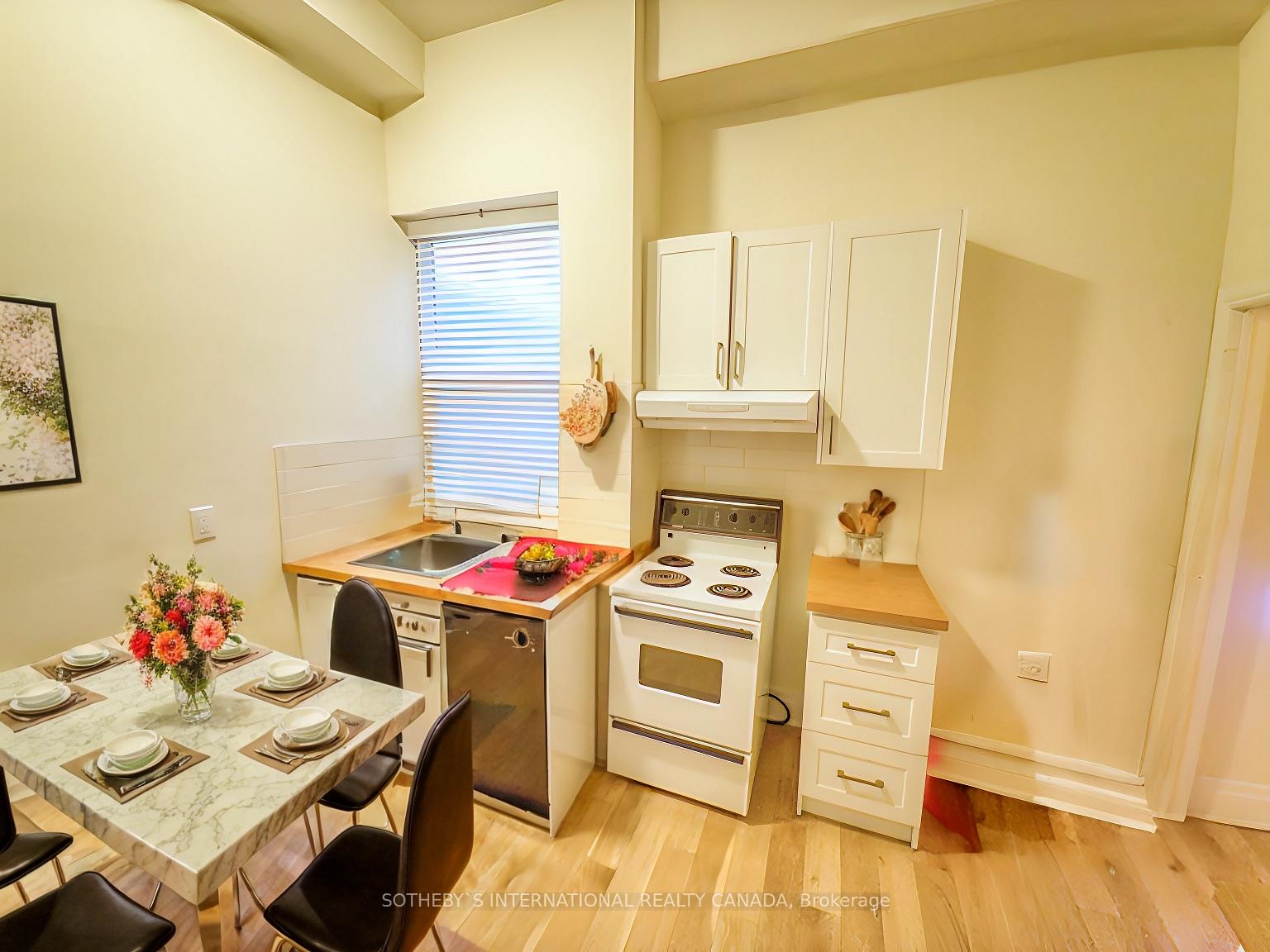 Photo 2 of Unit 2, 227 Beverley Street, Toronto, Kensington-Chinatown — HOMEH