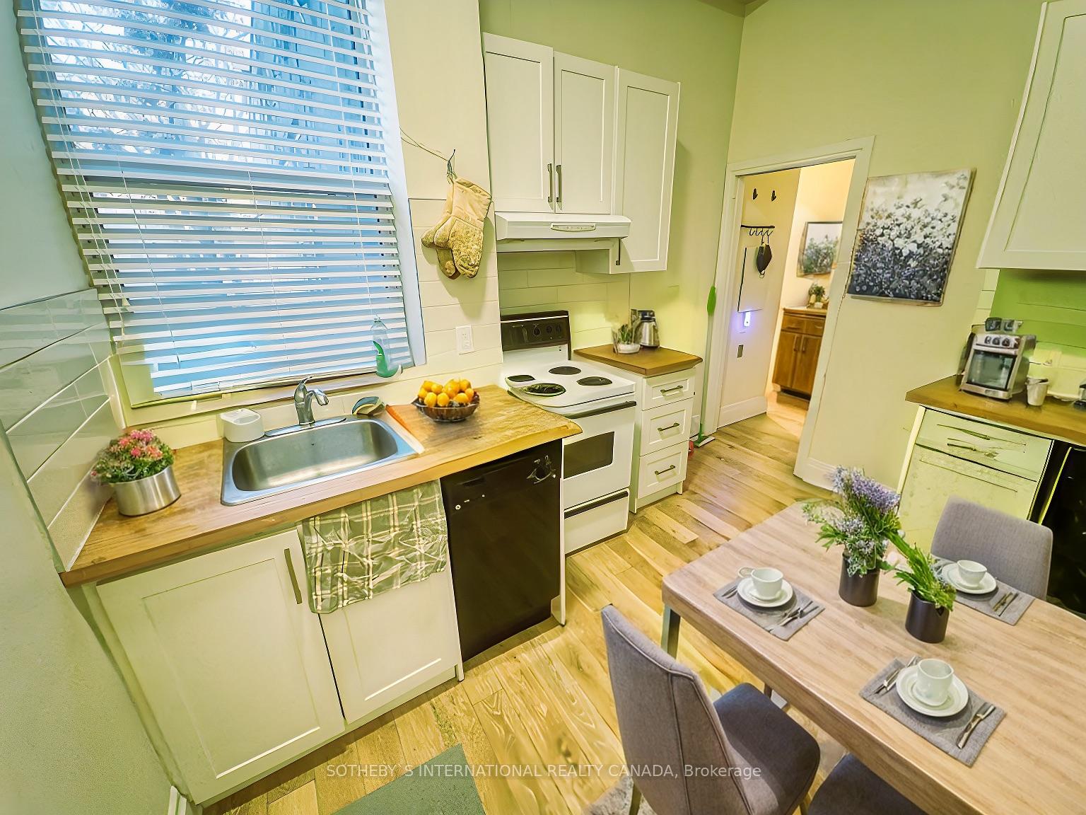 Photo 4 of Unit 2, 227 Beverley Street, Toronto, Kensington-Chinatown — HOMEH