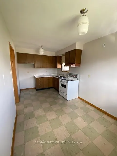 Photo 5 of 99 Ridgemount Road, Etobicoke, Humber Heights — HOMEH