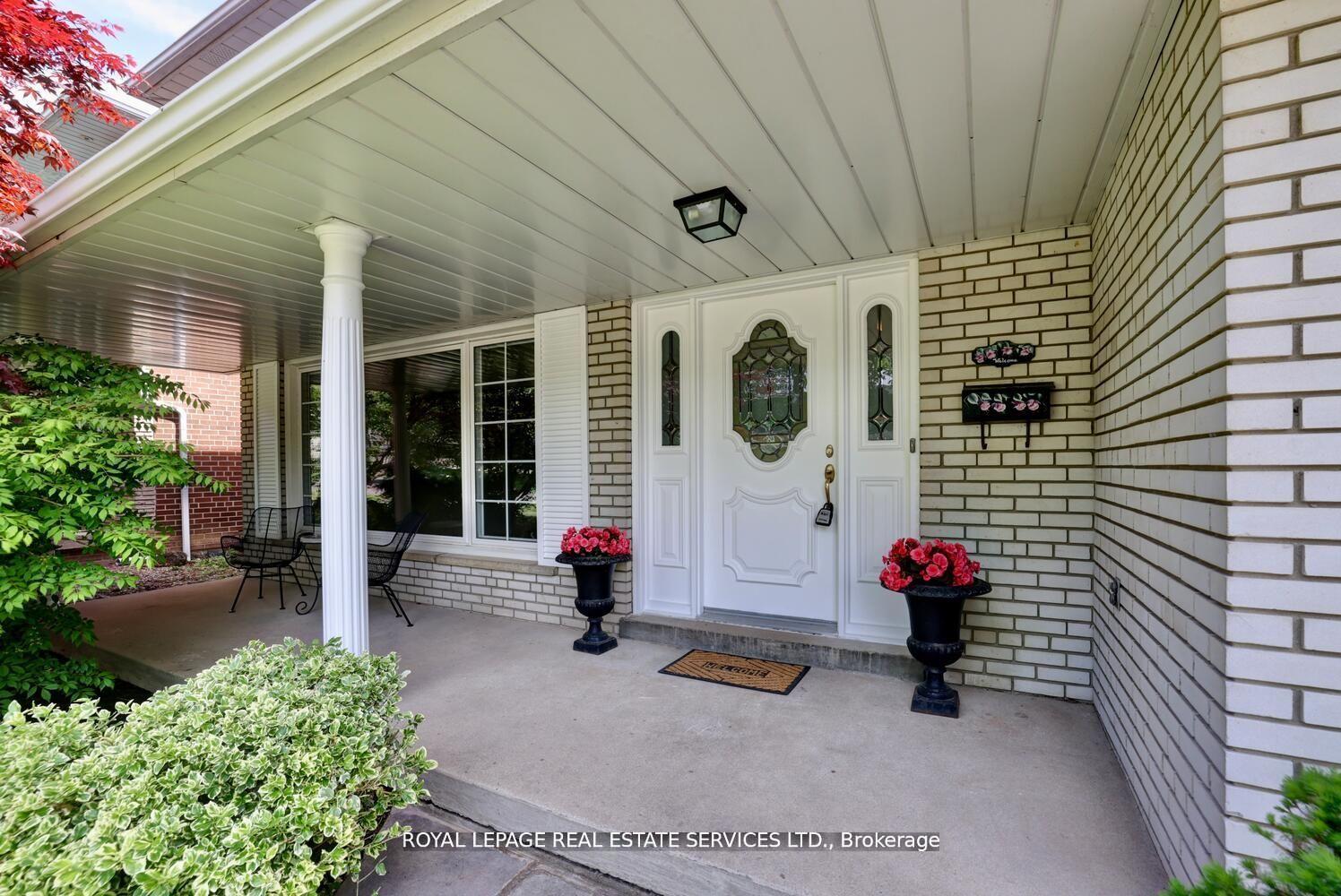 Photo 2 of 39 Pettit Drive, Etobicoke, Willowridge-Martingrove-Richview — HOMEH