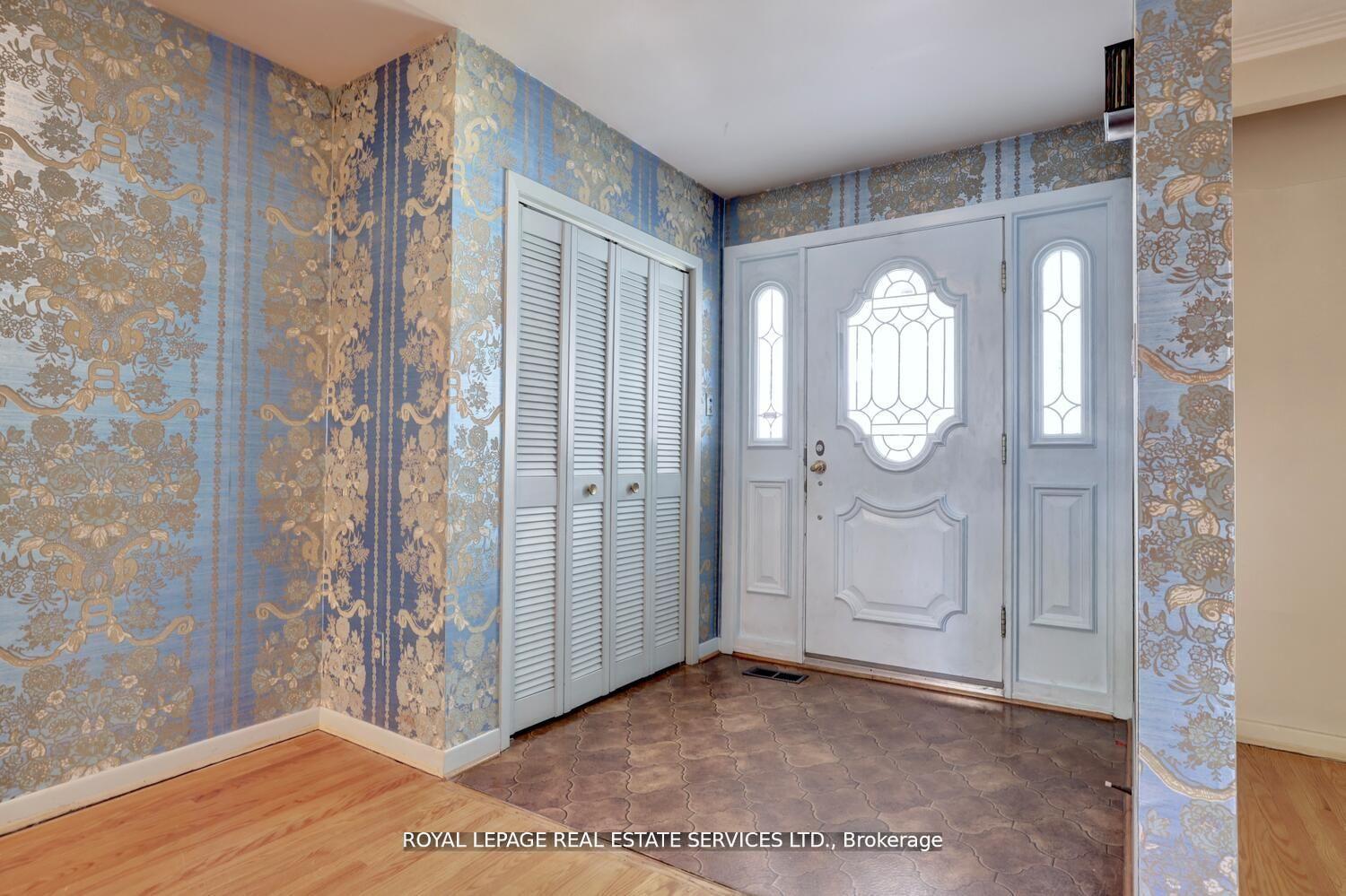 Photo 3 of 39 Pettit Drive, Etobicoke, Willowridge-Martingrove-Richview — HOMEH