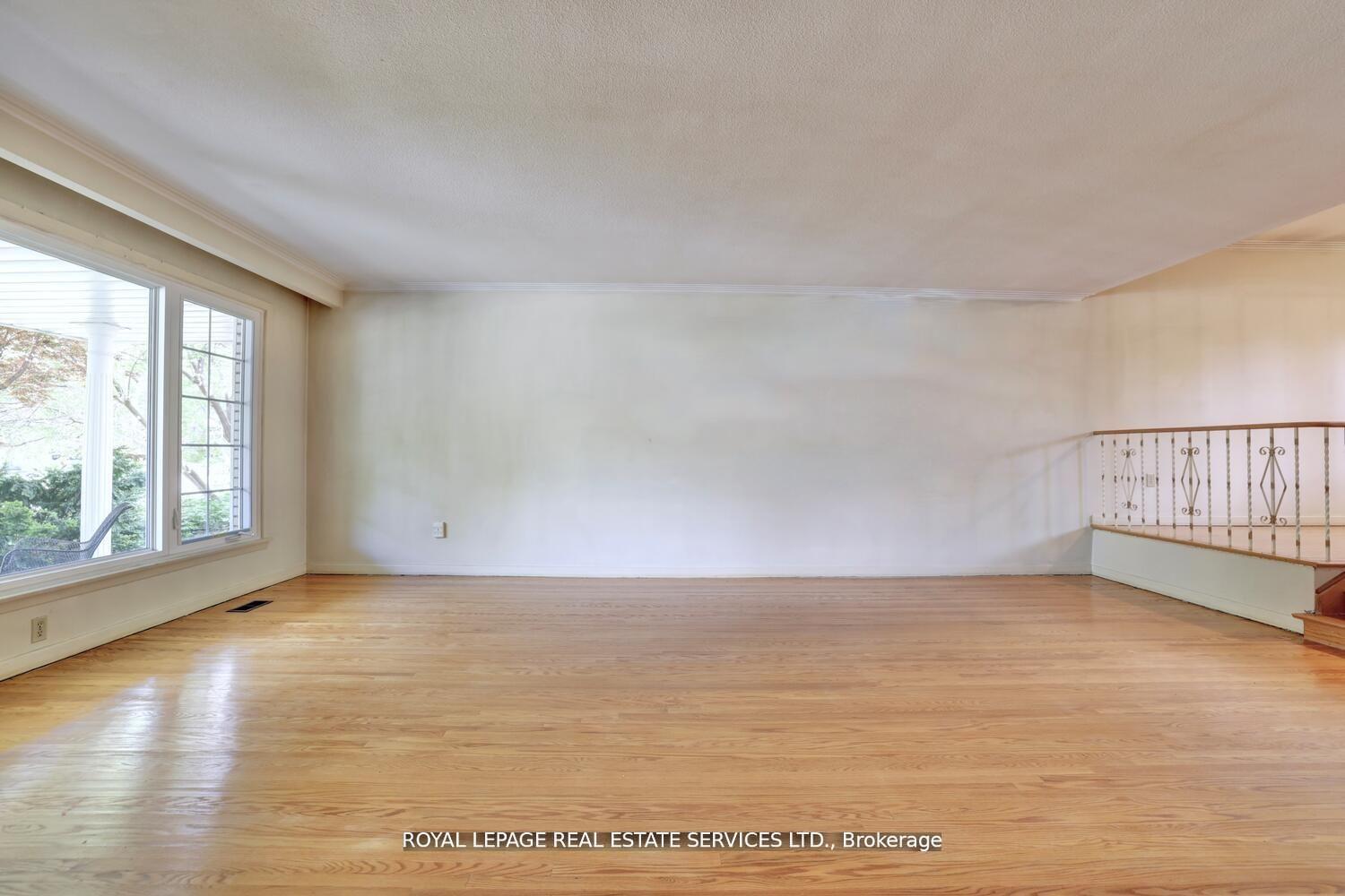 Photo 6 of 39 Pettit Drive, Etobicoke, Willowridge-Martingrove-Richview — HOMEH