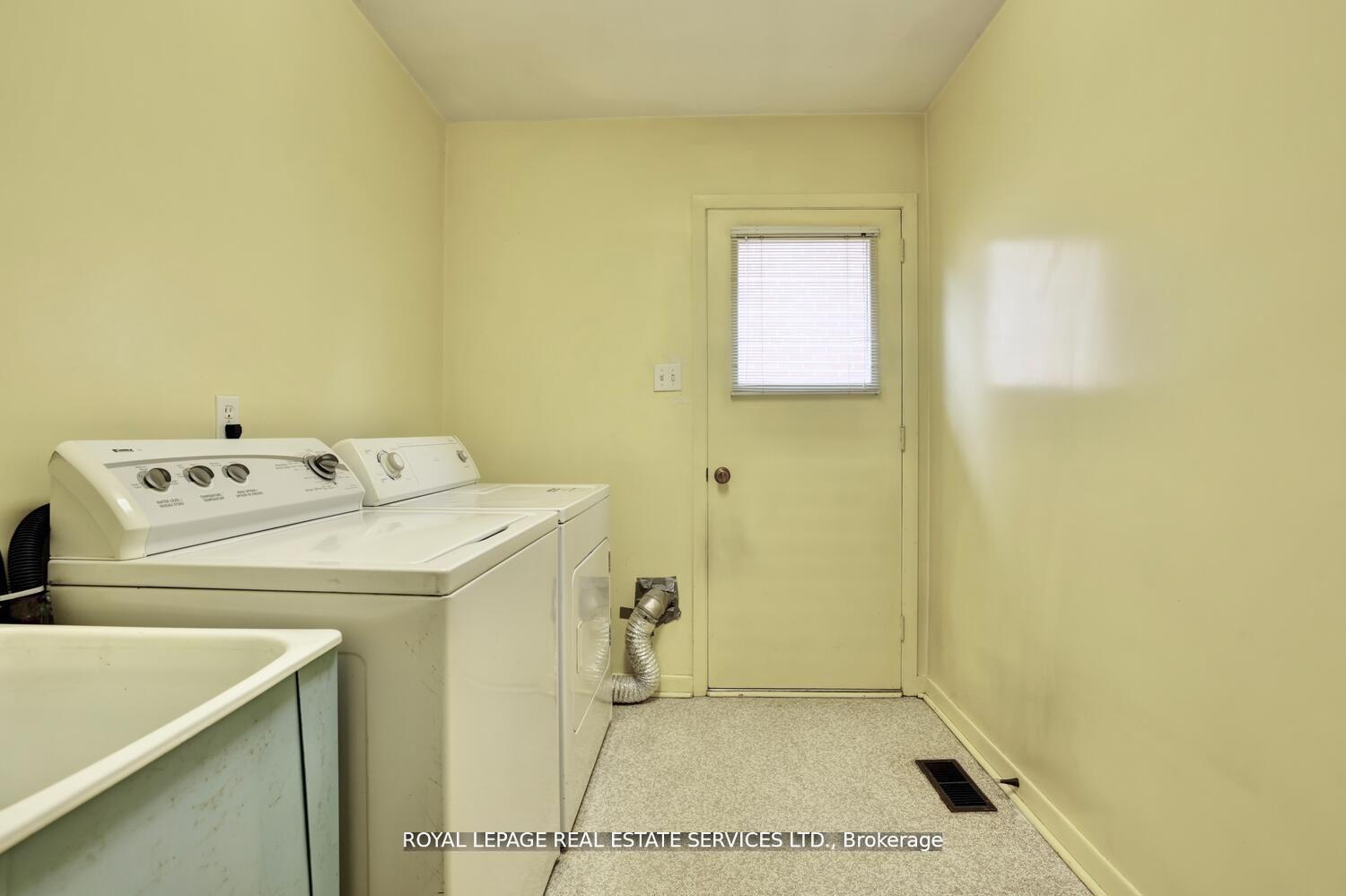 Photo 15 of 39 Pettit Drive, Etobicoke, Willowridge-Martingrove-Richview — HOMEH