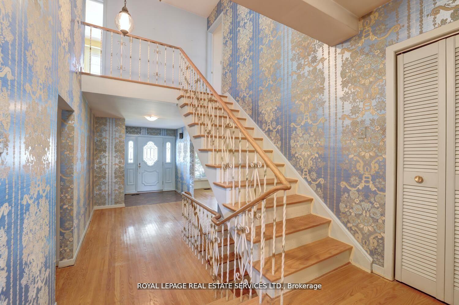 Photo 16 of 39 Pettit Drive, Etobicoke, Willowridge-Martingrove-Richview — HOMEH