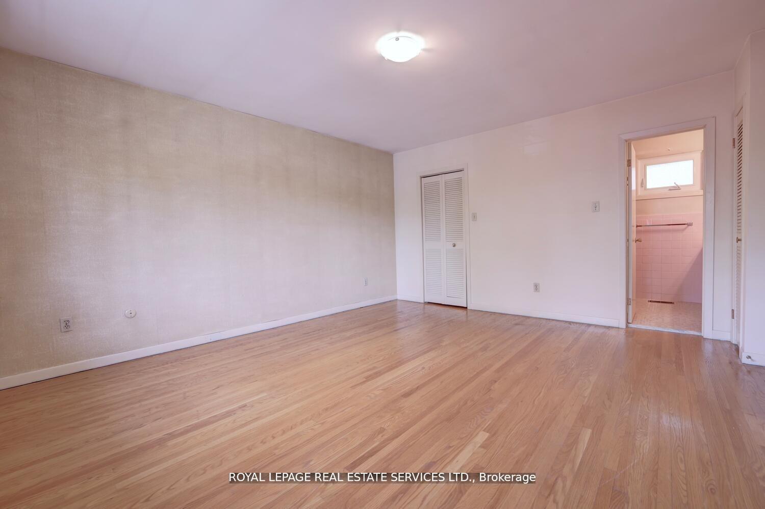 Photo 18 of 39 Pettit Drive, Etobicoke, Willowridge-Martingrove-Richview — HOMEH