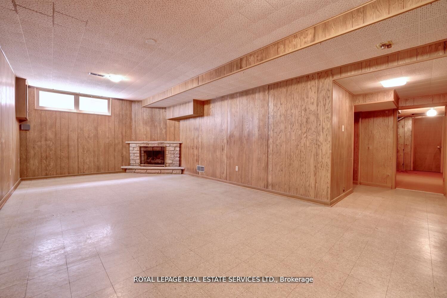 Photo 24 of 39 Pettit Drive, Etobicoke, Willowridge-Martingrove-Richview — HOMEH