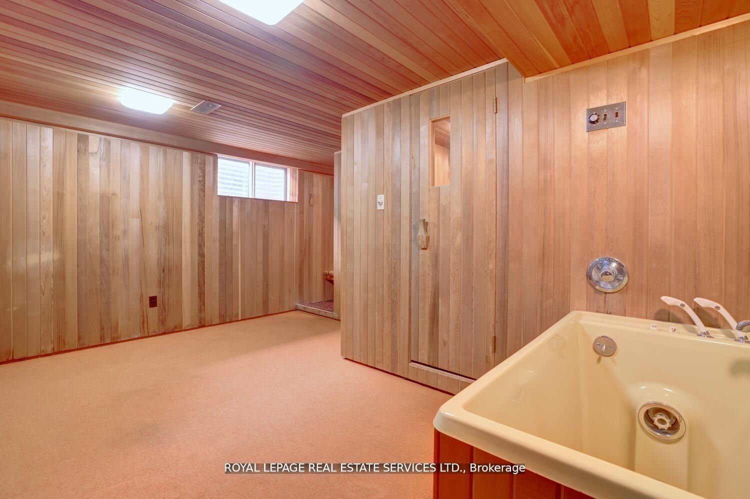 Photo 26 of 39 Pettit Drive, Etobicoke, Willowridge-Martingrove-Richview — HOMEH