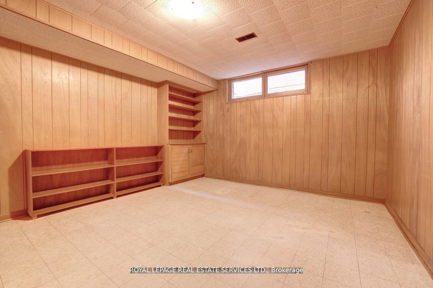 Photo 29 of 39 Pettit Drive, Etobicoke, Willowridge-Martingrove-Richview — HOMEH