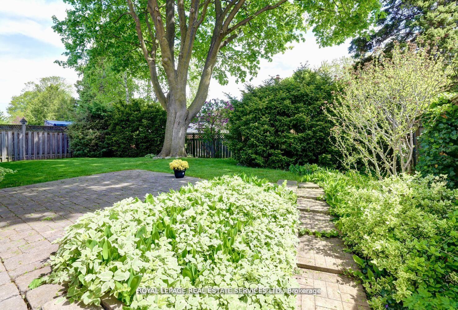 Photo 32 of 39 Pettit Drive, Etobicoke, Willowridge-Martingrove-Richview — HOMEH