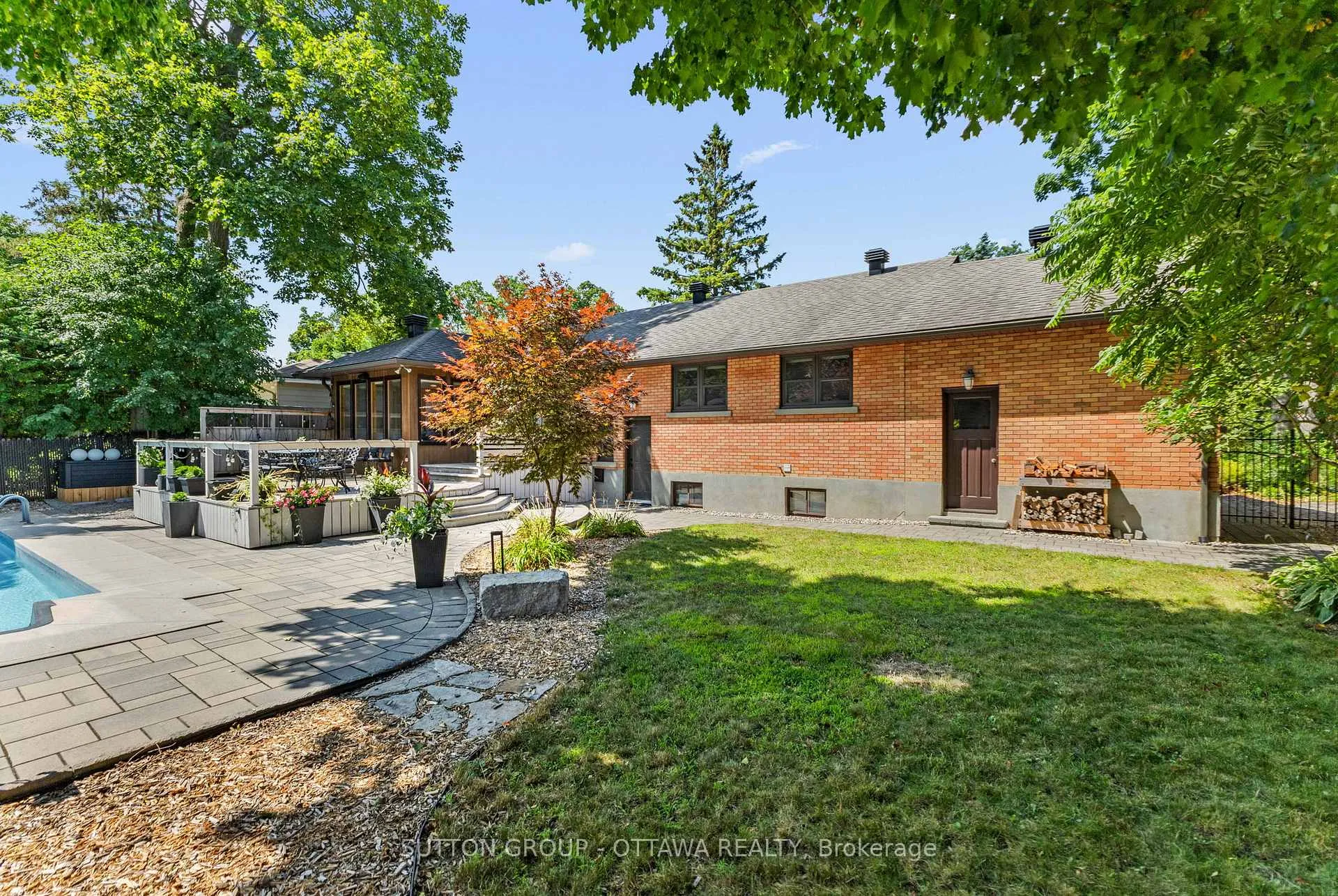 Photo 289 of 2039 Thorne Avenue, Ottawa, Alta Vista/Faircrest Heights — HOMEH