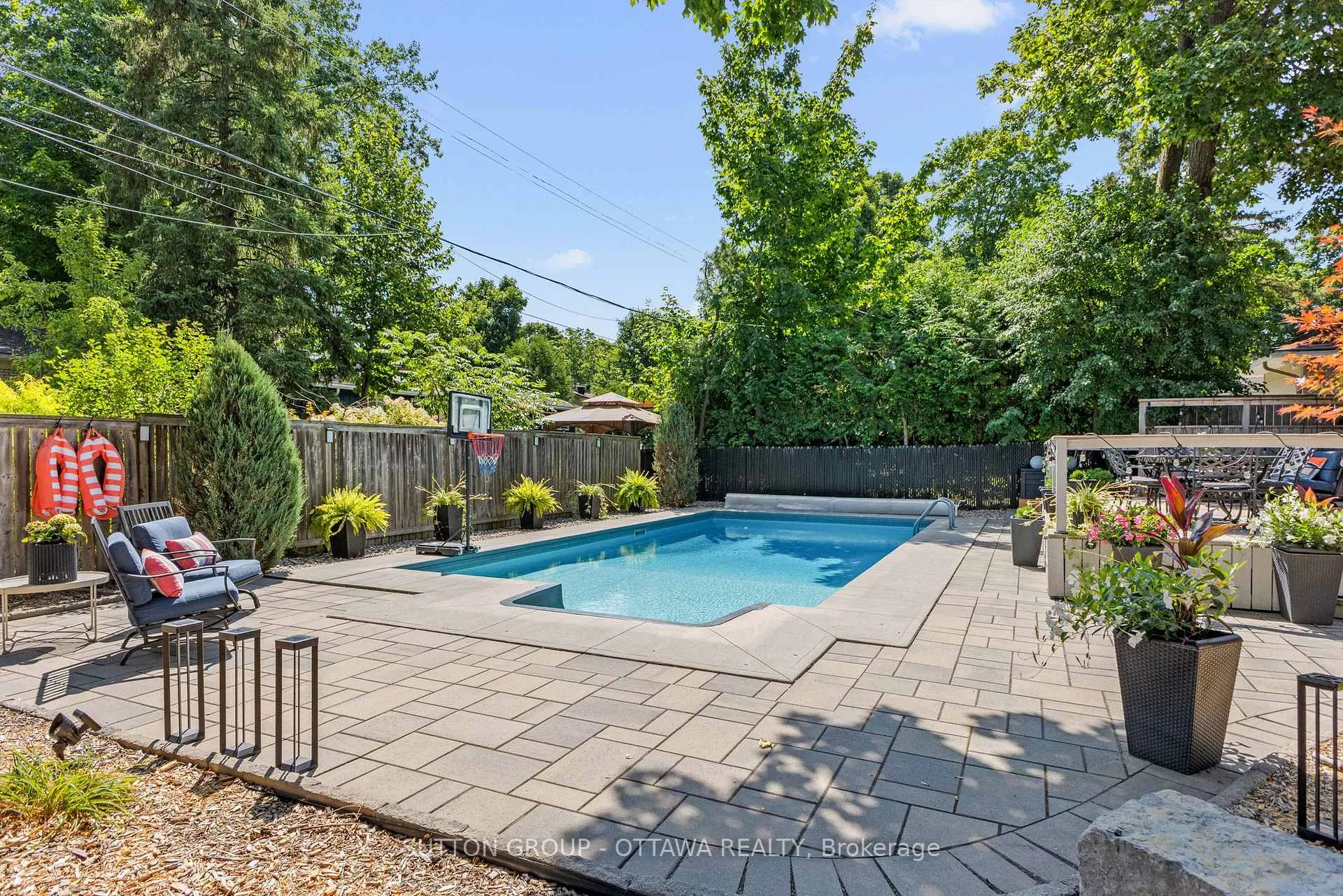 Photo 321 of 2039 Thorne Avenue, Ottawa, Alta Vista/Faircrest Heights — HOMEH