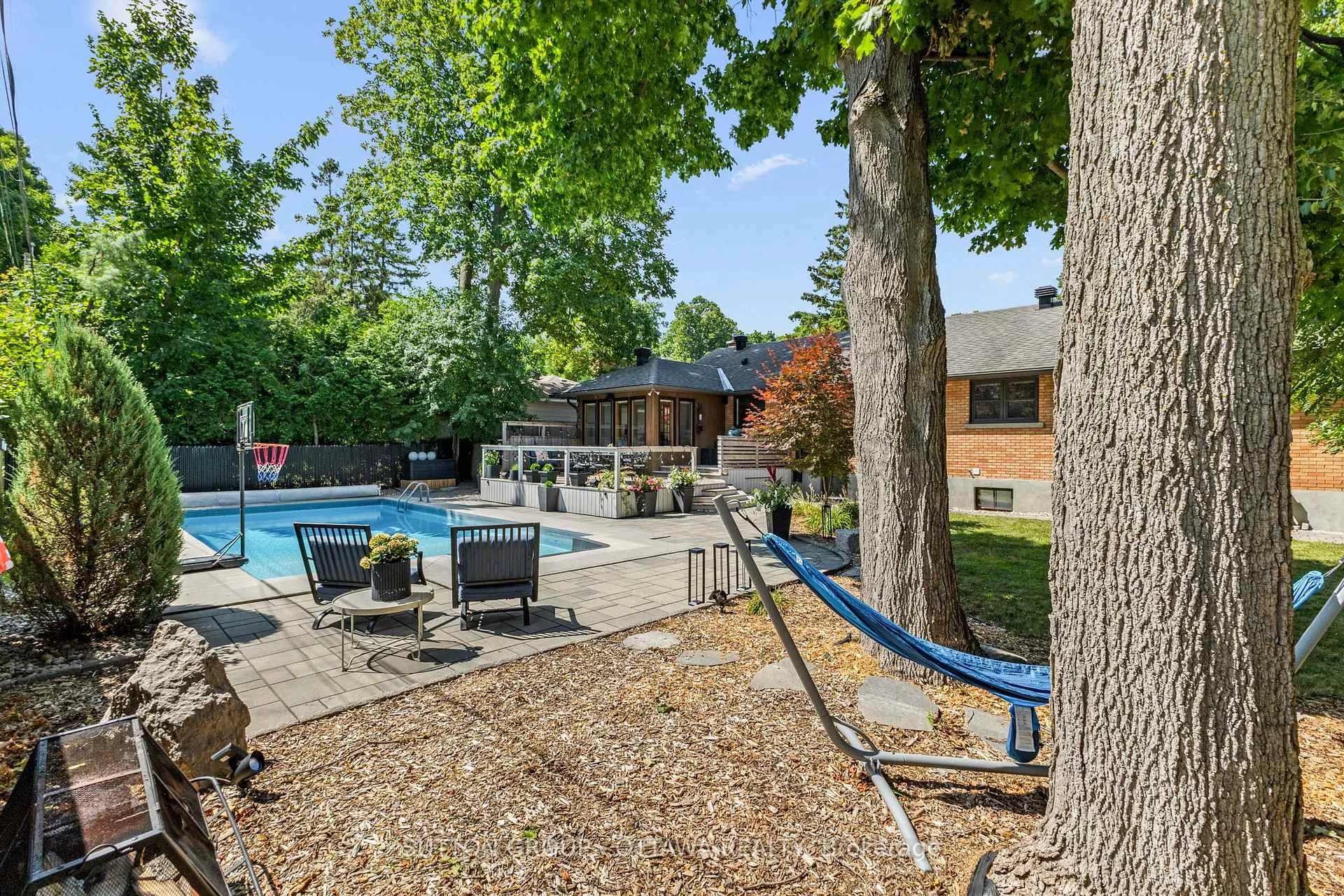 Photo 357 of 2039 Thorne Avenue, Ottawa, Alta Vista/Faircrest Heights — HOMEH