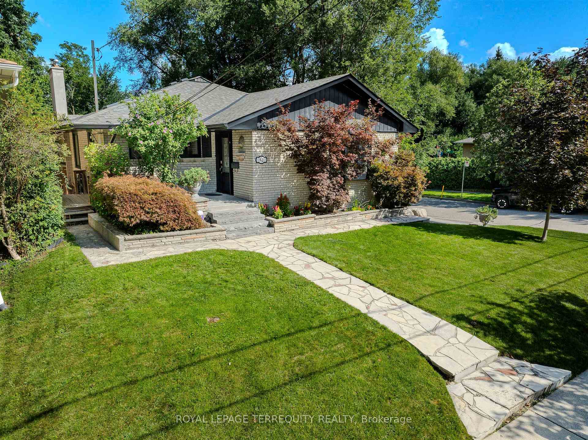Photo 5 of 92 Saskatoon Drive, Etobicoke, Kingsview Village-The Westway — HOMEH
