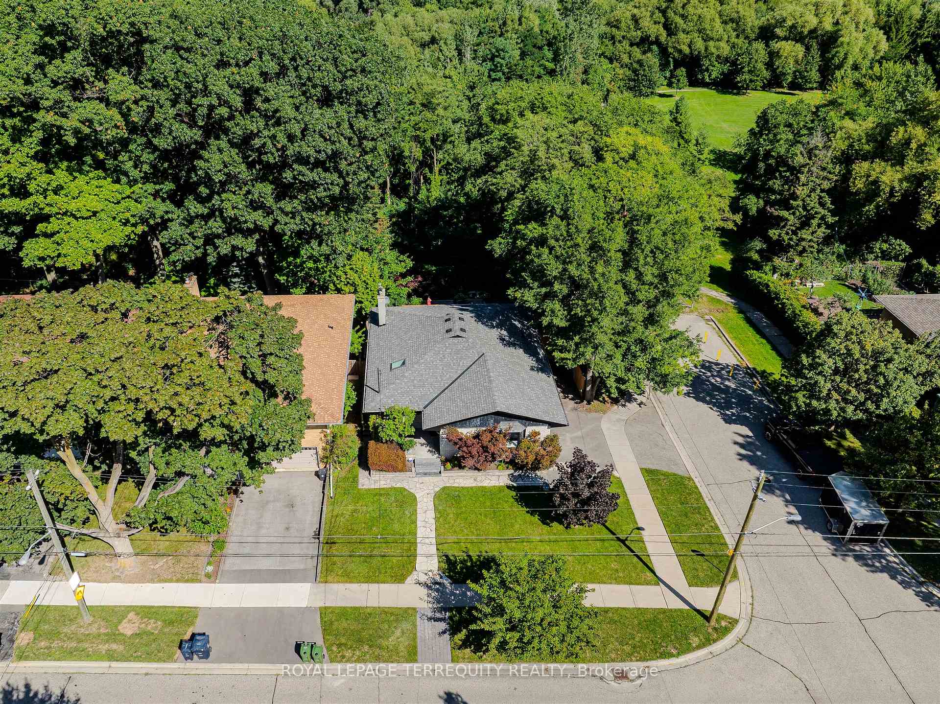 Photo 6 of 92 Saskatoon Drive, Etobicoke, Kingsview Village-The Westway — HOMEH