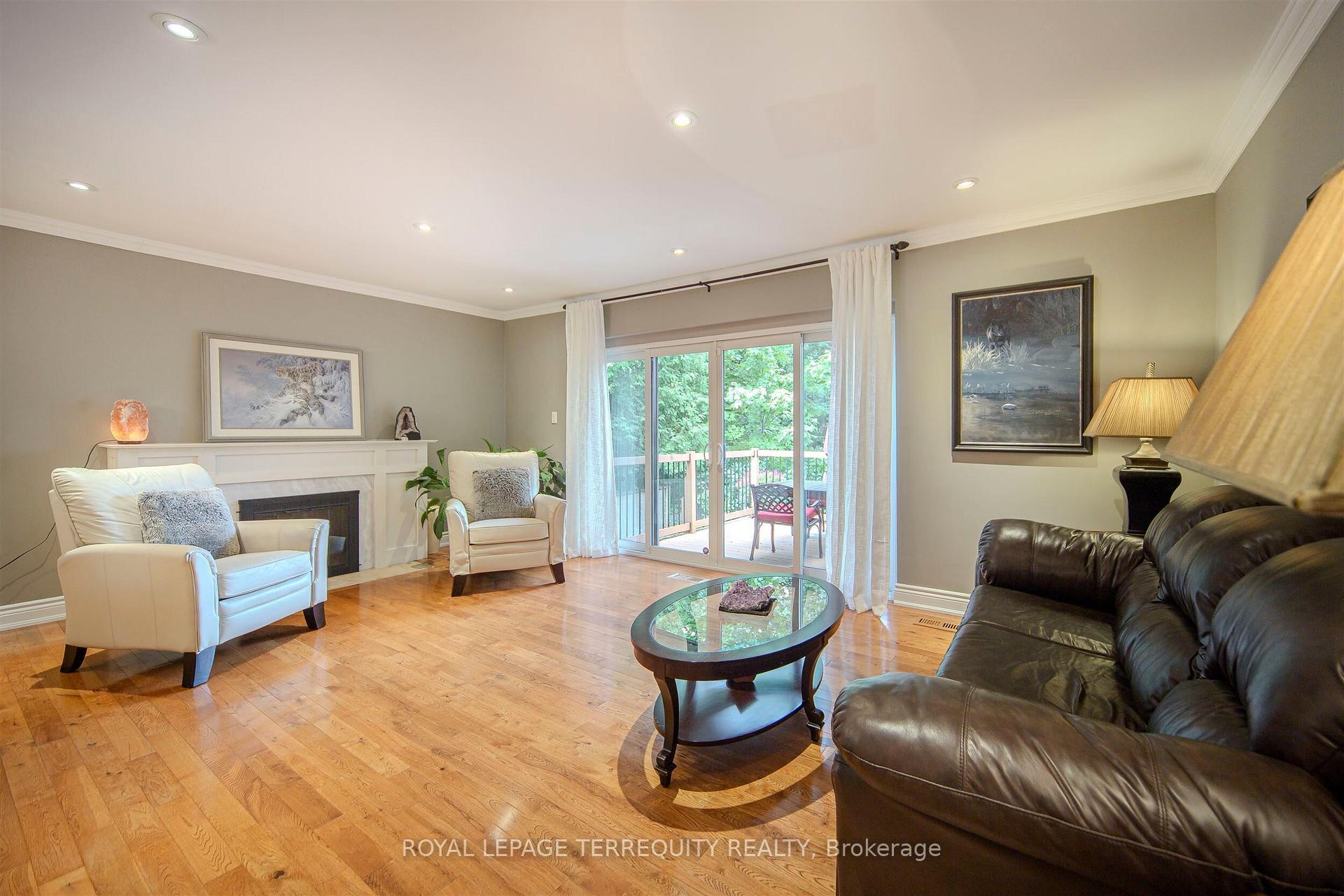 Photo 13 of 92 Saskatoon Drive, Etobicoke, Kingsview Village-The Westway — HOMEH