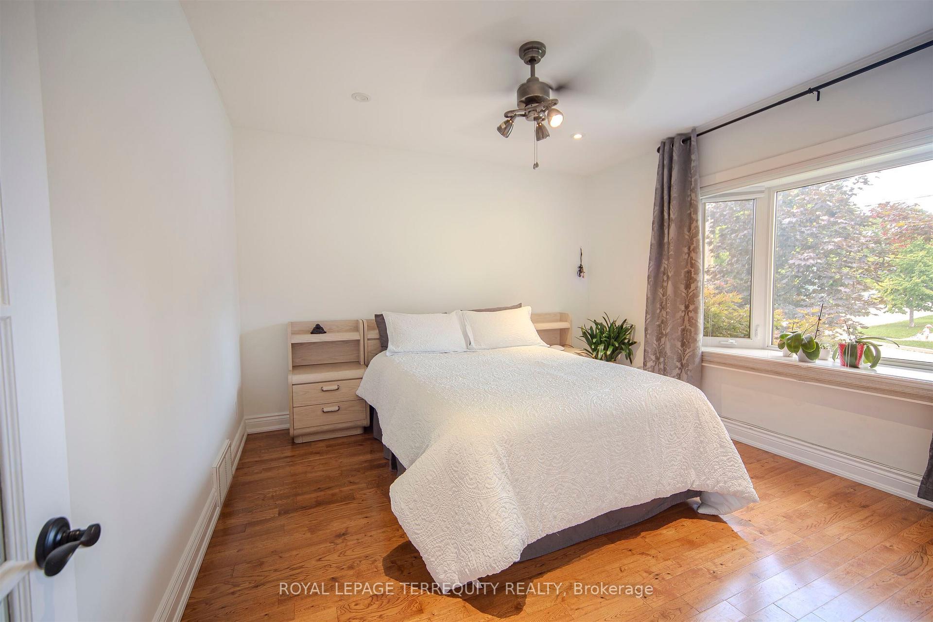 Photo 25 of 92 Saskatoon Drive, Etobicoke, Kingsview Village-The Westway — HOMEH