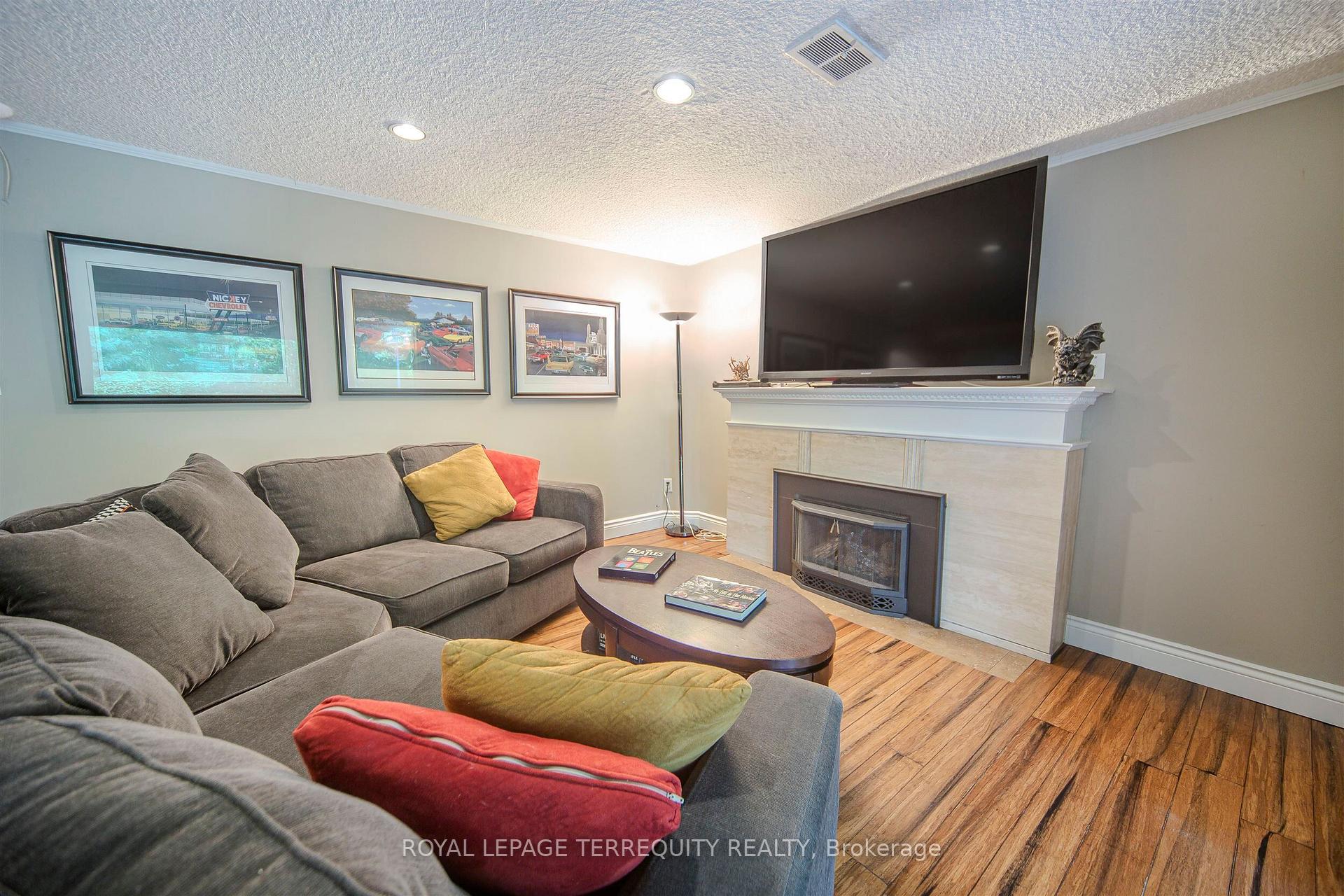 Photo 31 of 92 Saskatoon Drive, Etobicoke, Kingsview Village-The Westway — HOMEH