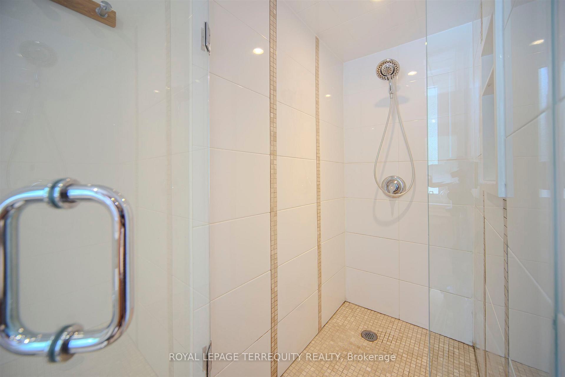 Photo 34 of 92 Saskatoon Drive, Etobicoke, Kingsview Village-The Westway — HOMEH