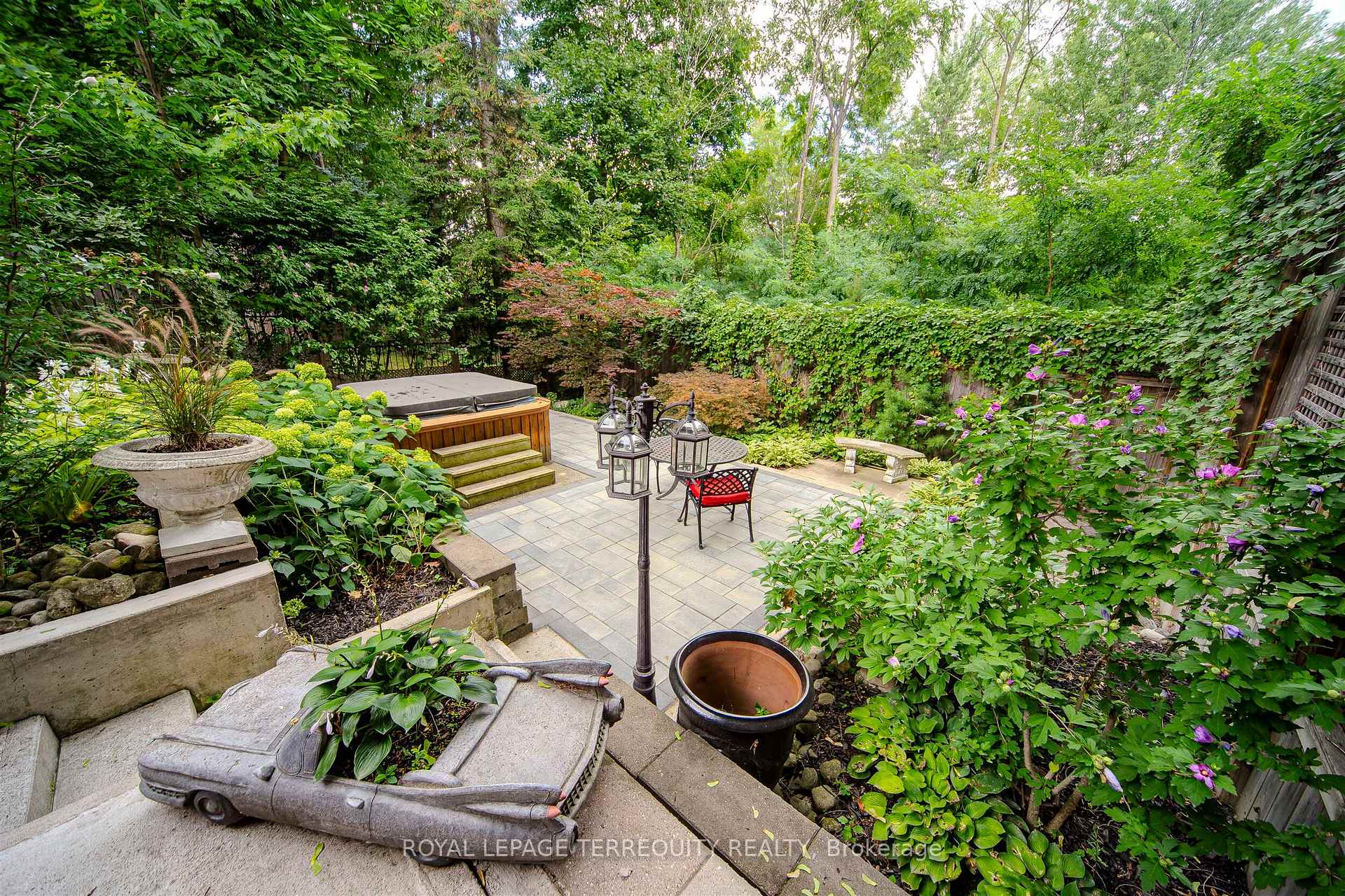 Photo 37 of 92 Saskatoon Drive, Etobicoke, Kingsview Village-The Westway — HOMEH