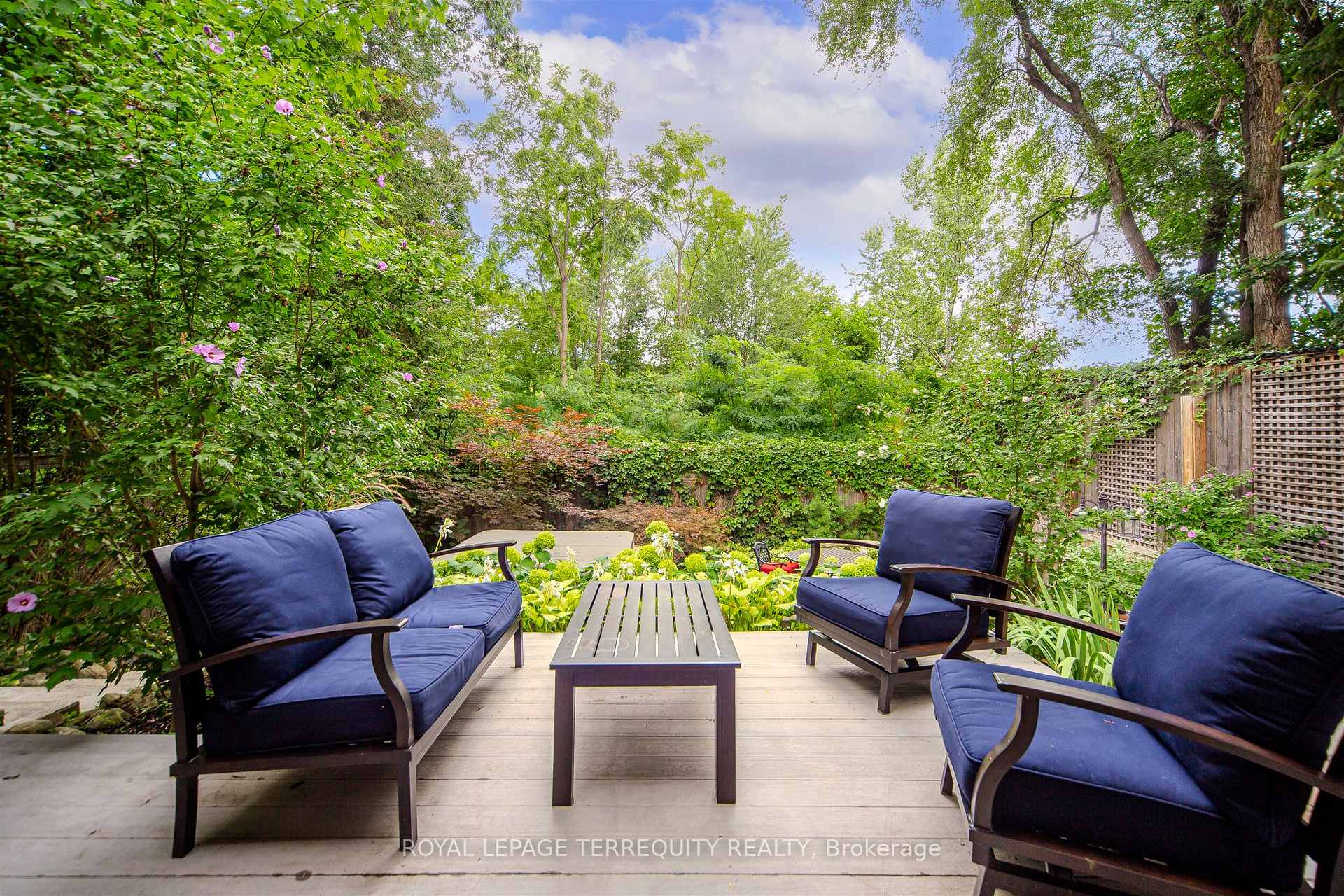 Photo 39 of 92 Saskatoon Drive, Etobicoke, Kingsview Village-The Westway — HOMEH