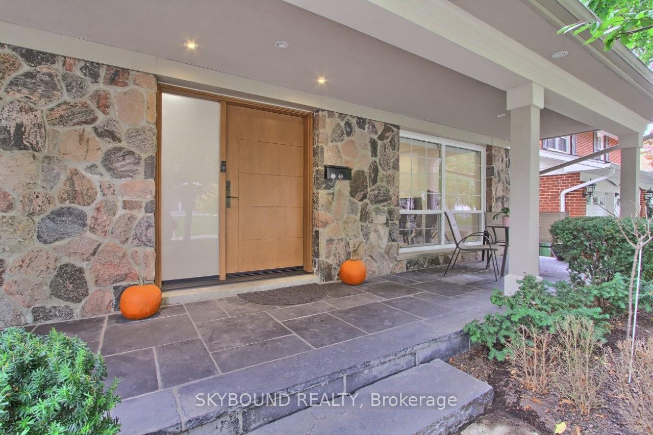 Photo 3 of 12 Queensborough Crescent, Etobicoke, Willowridge-Martingrove-Richview — HOMEH
