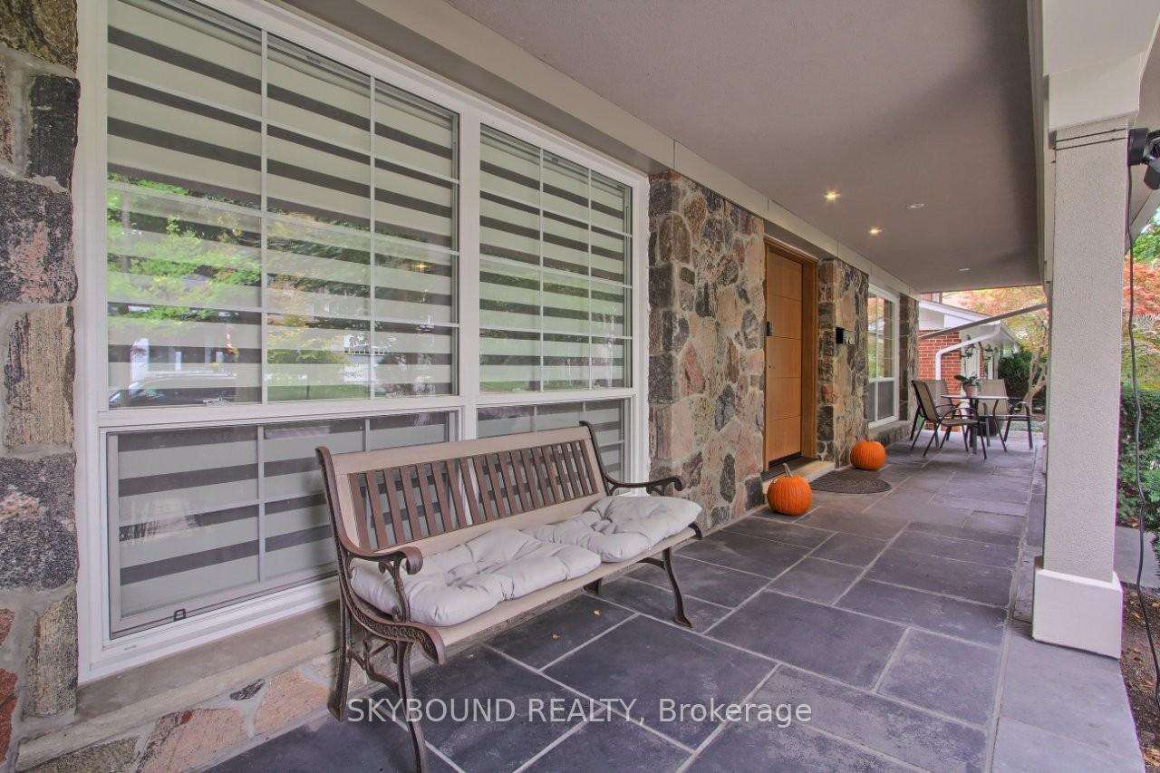 Photo 4 of 12 Queensborough Crescent, Etobicoke, Willowridge-Martingrove-Richview — HOMEH
