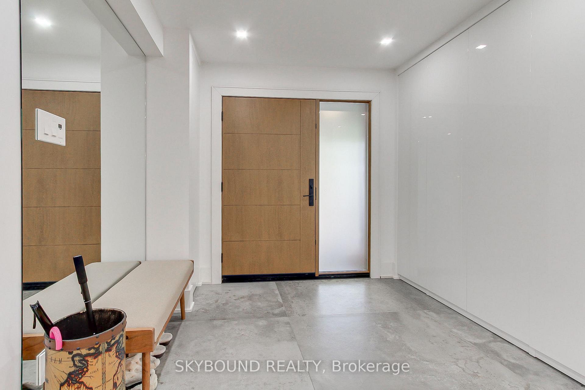 Photo 5 of 12 Queensborough Crescent, Etobicoke, Willowridge-Martingrove-Richview — HOMEH